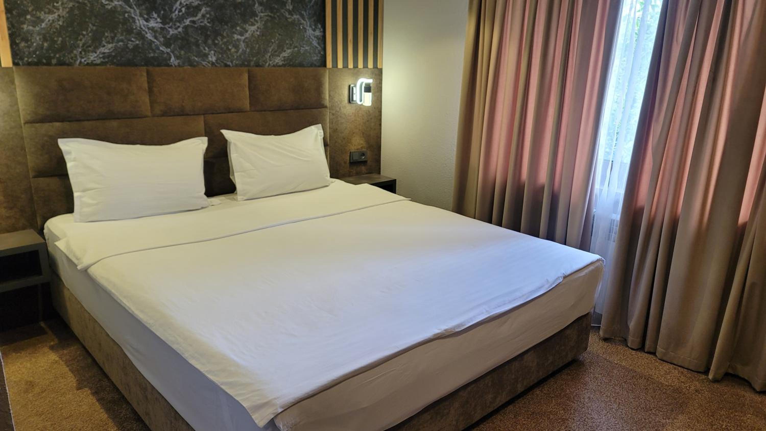Twin Room - Photo 16