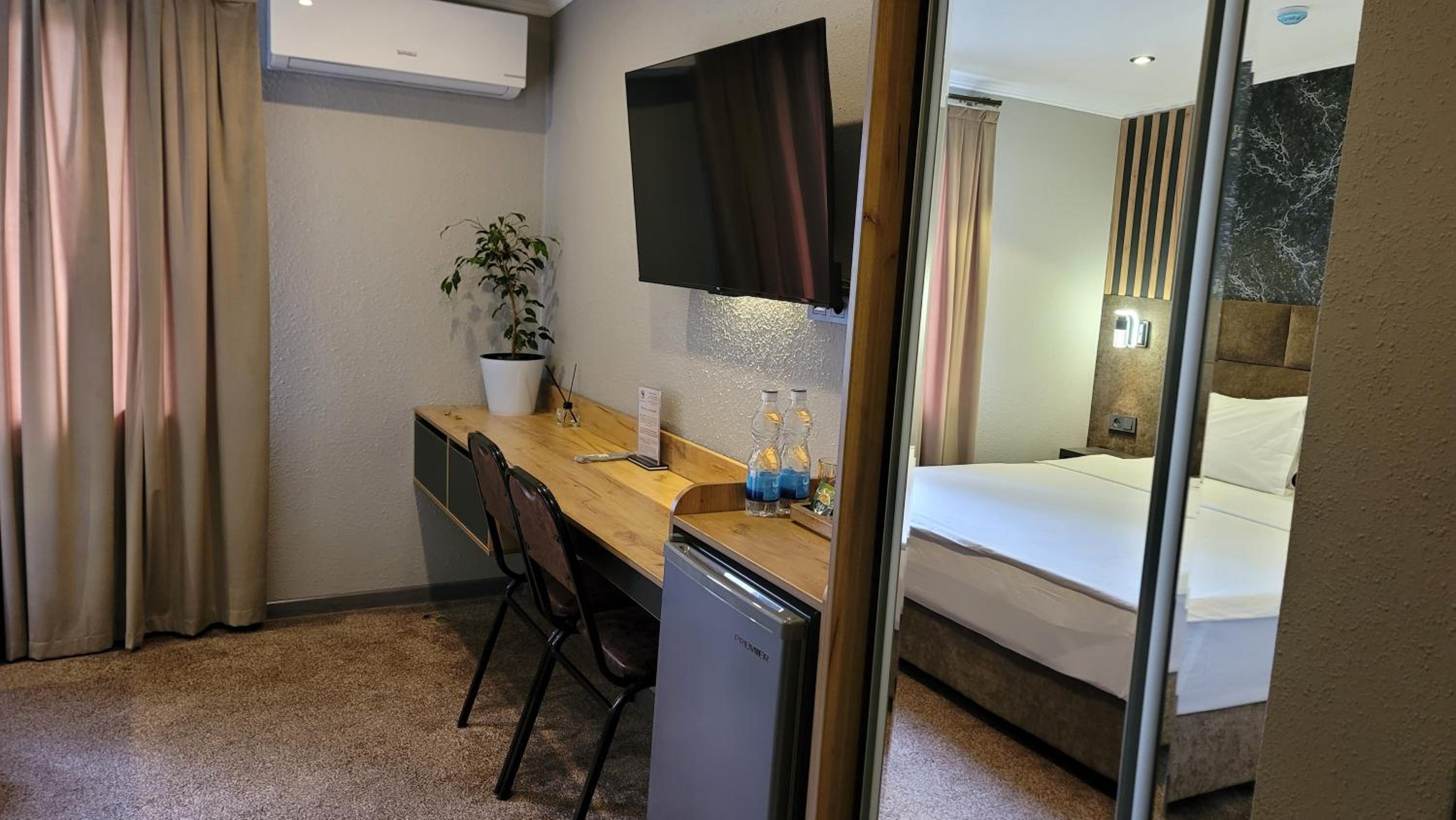 Twin Room - Photo 14