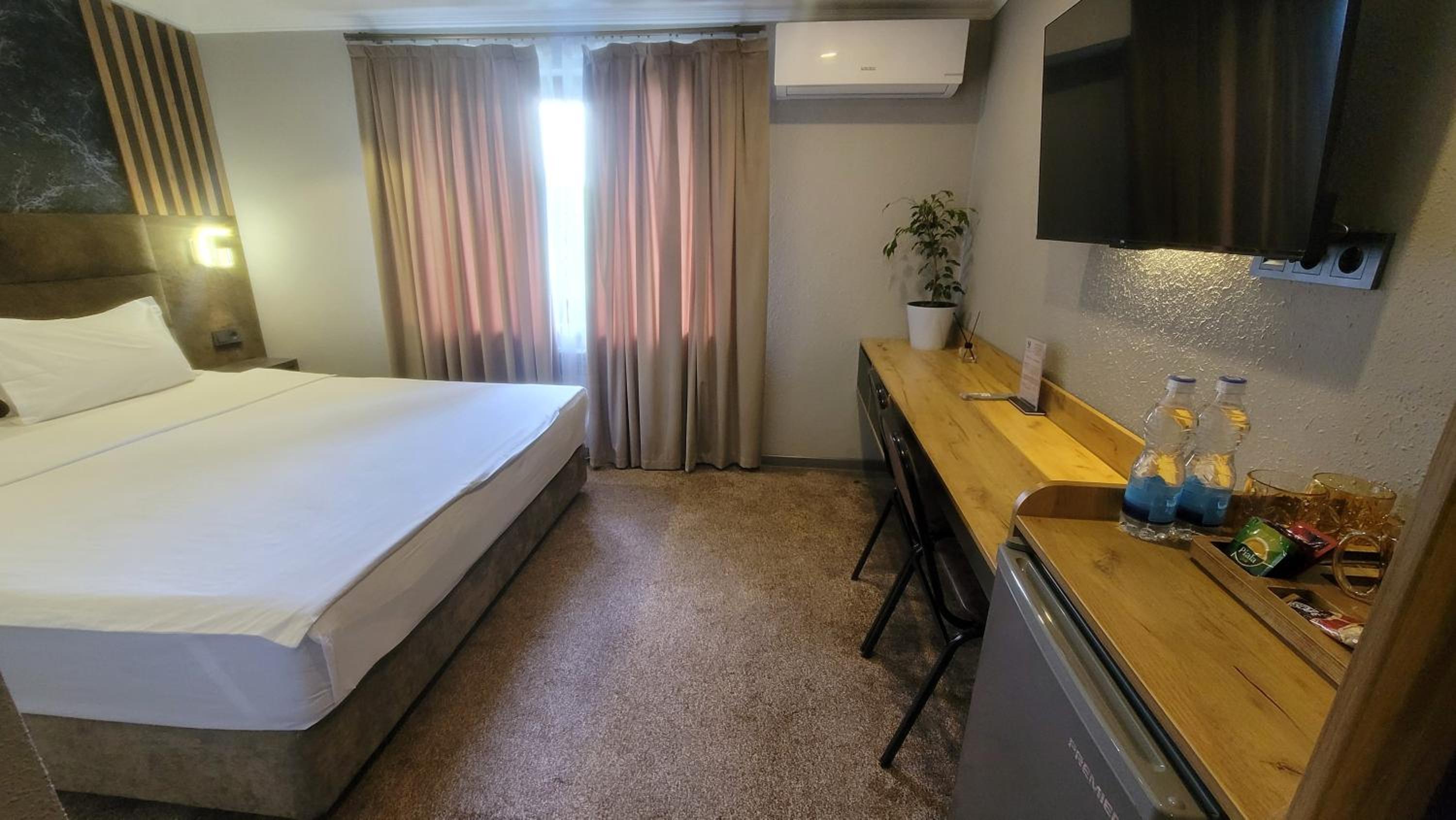 Twin Room - Photo 18