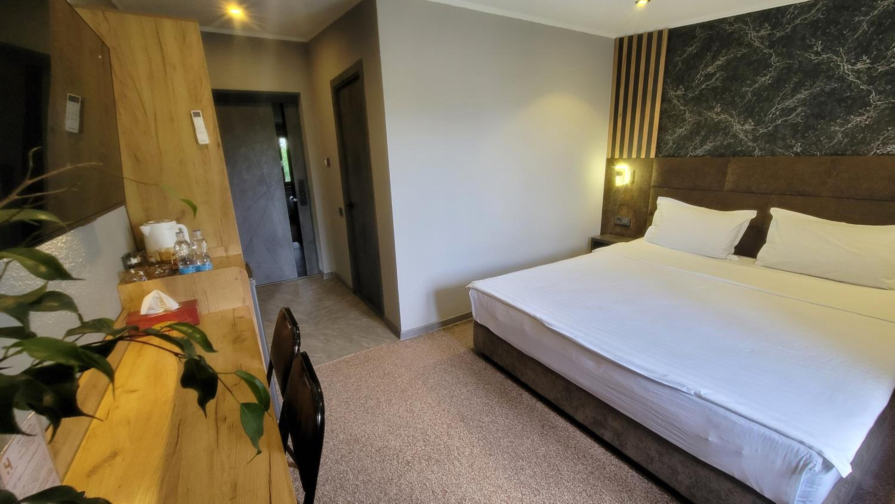 Twin Room - Photo 12