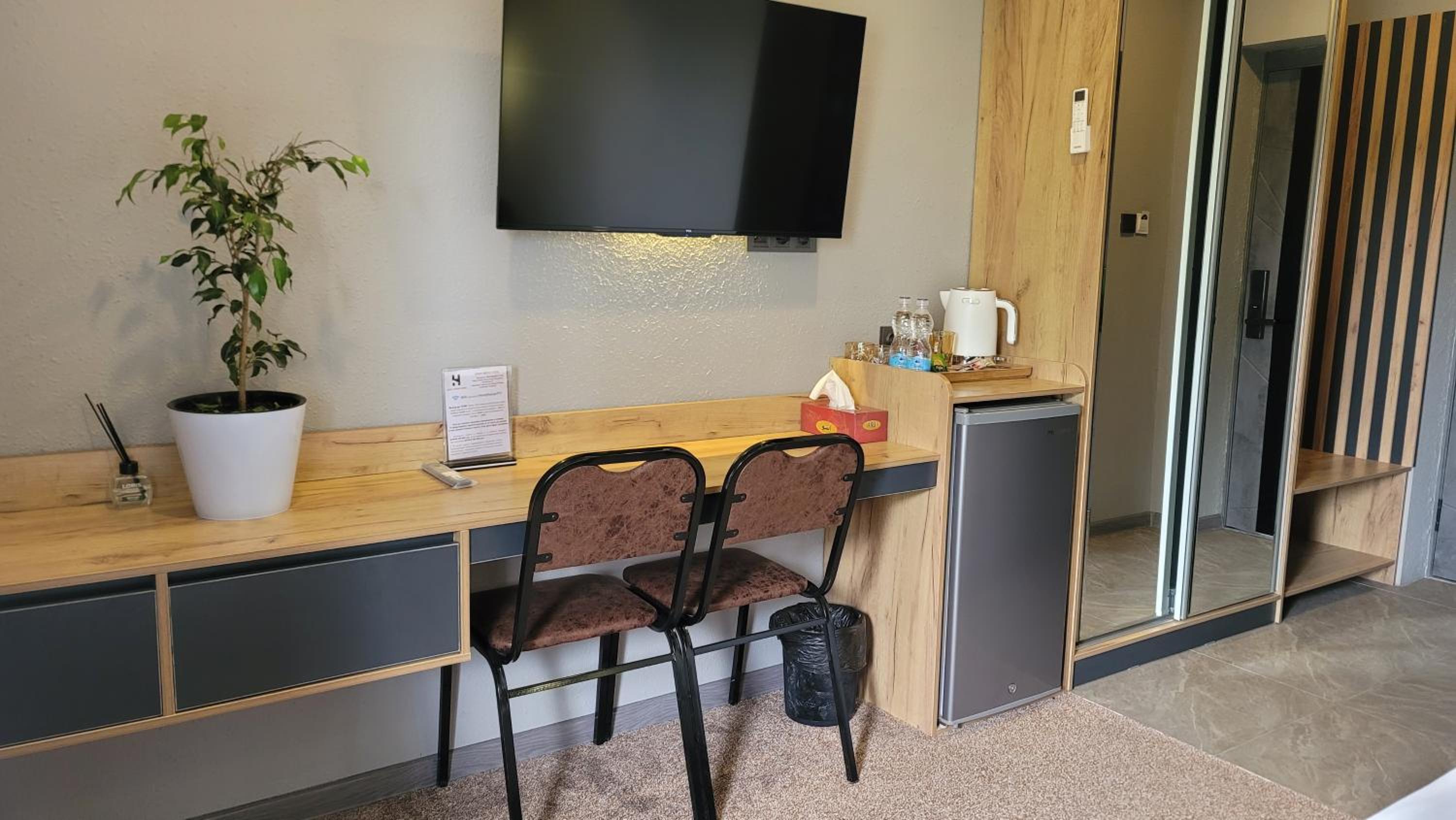 Twin Room - Photo 19