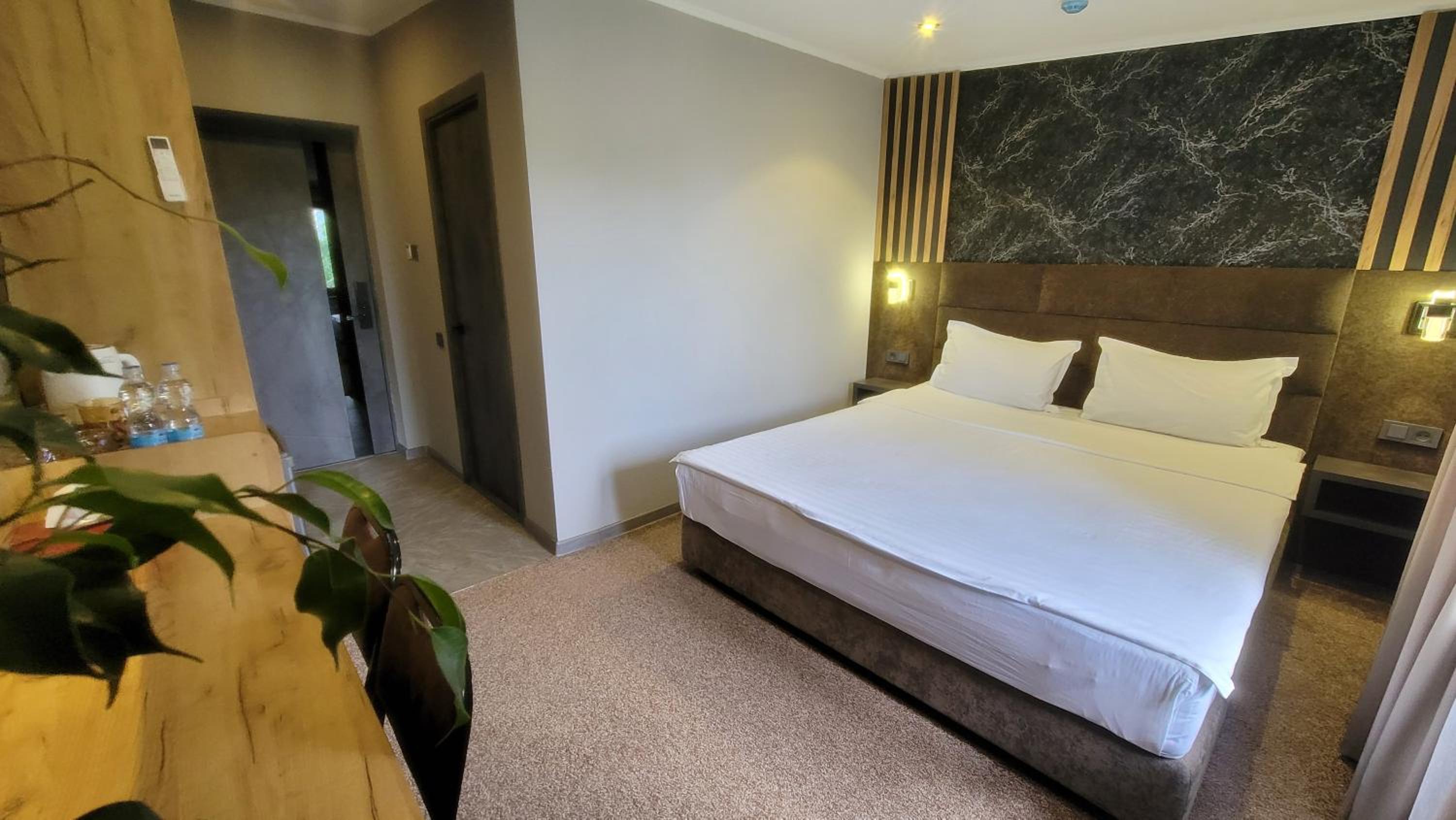 Twin Room - Photo 10