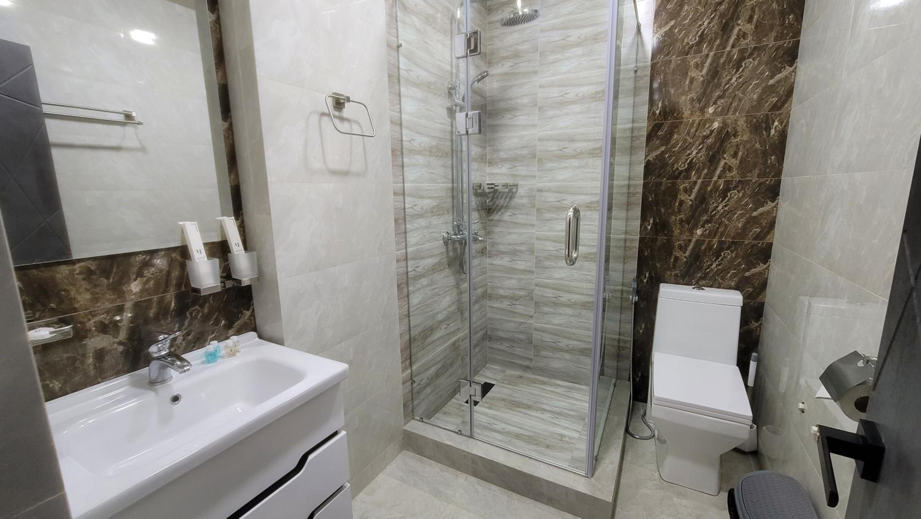 Twin Room - Photo 9