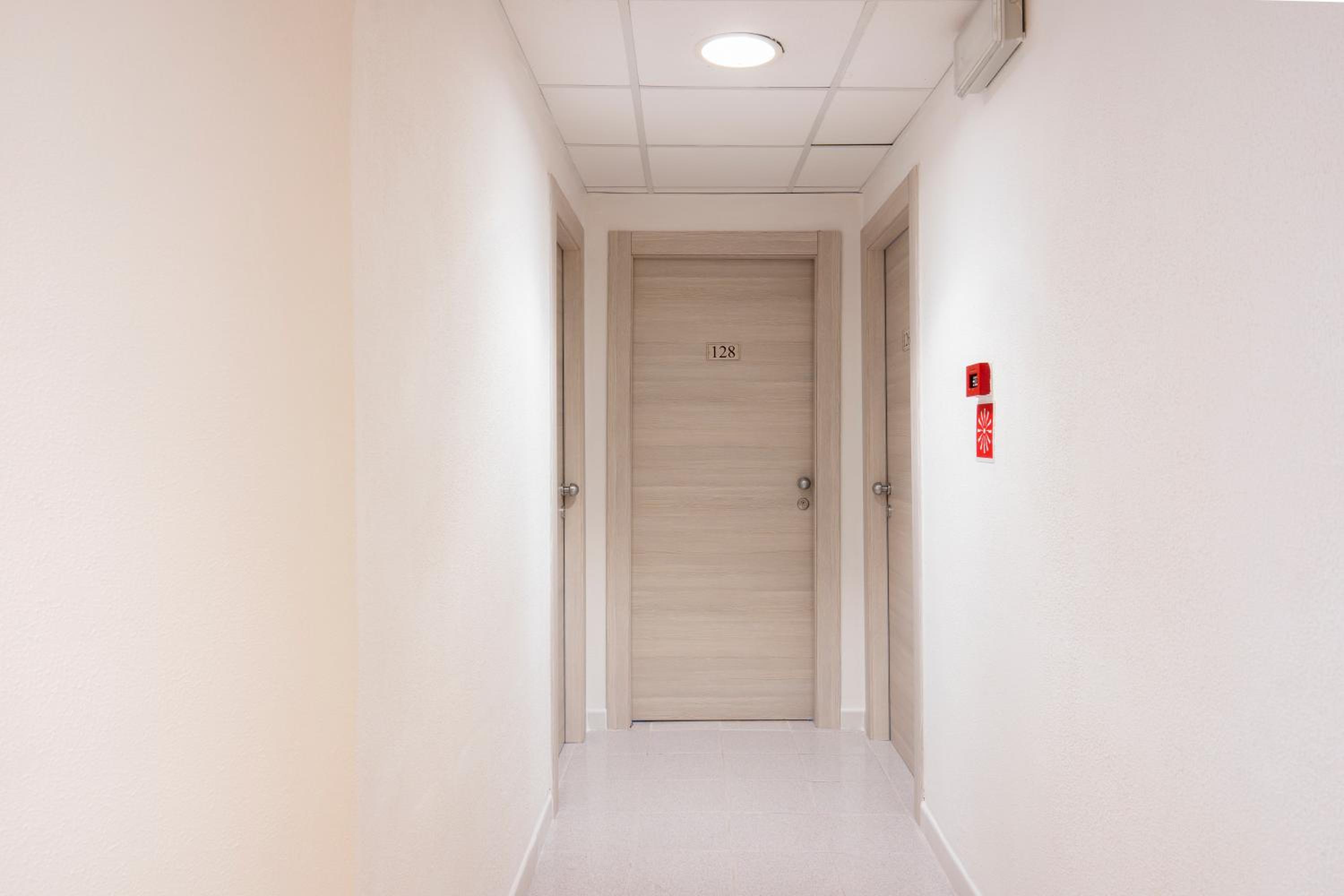 Double or Twin Room with Sea View - Photo 2