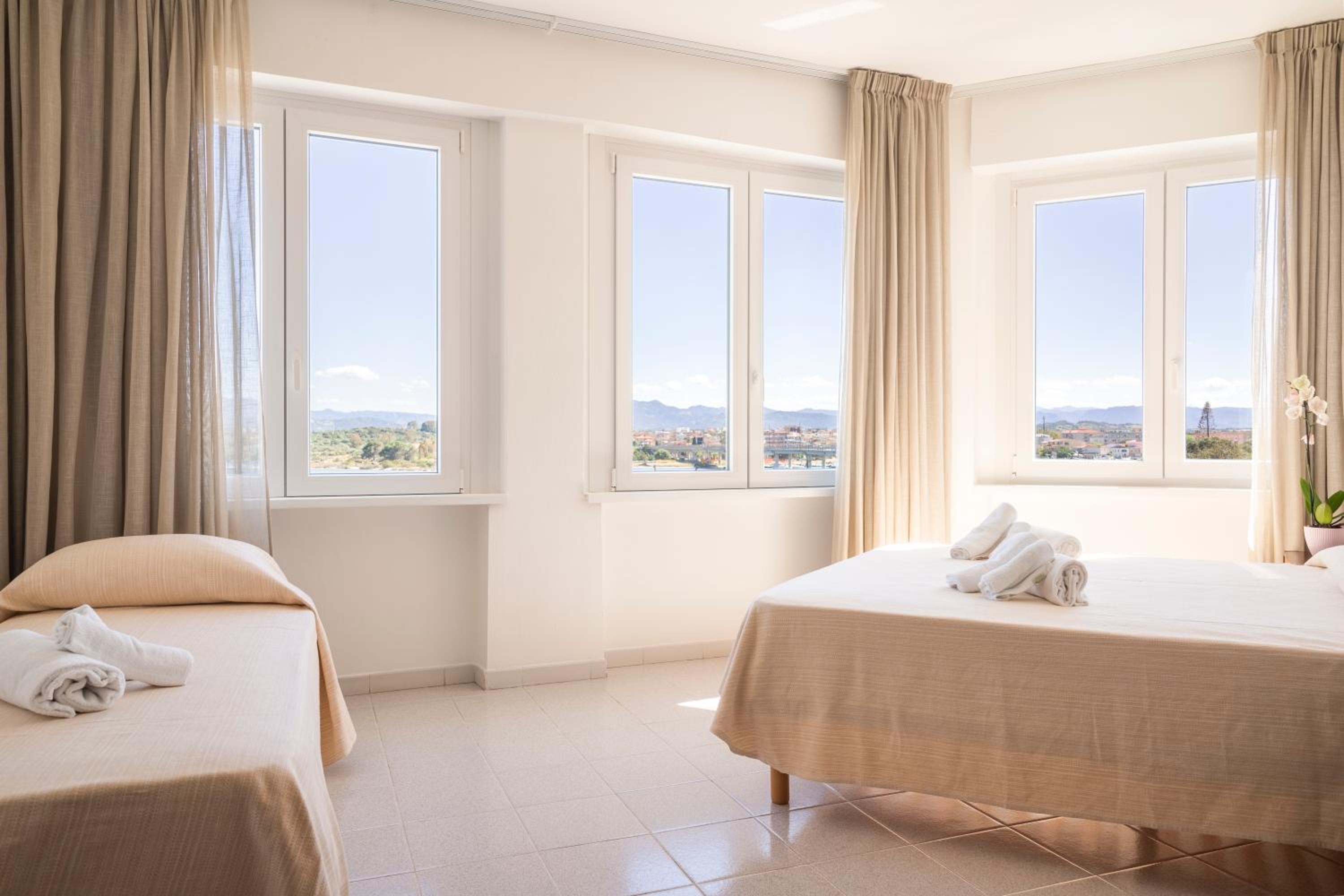 Standard Triple Room with Sea View - Photo 1