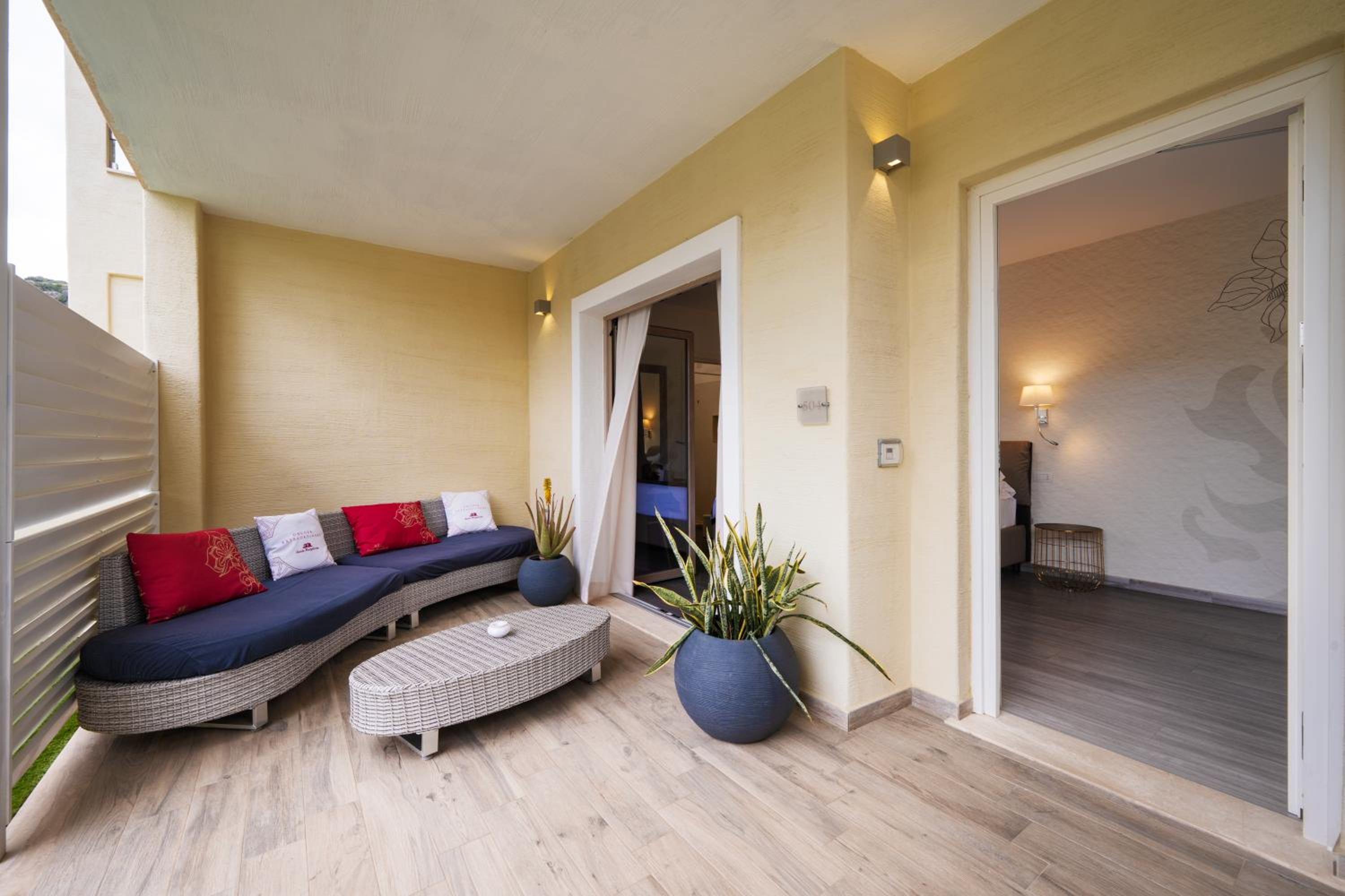 Deluxe Double Room with Balcony or Terrace photo 3