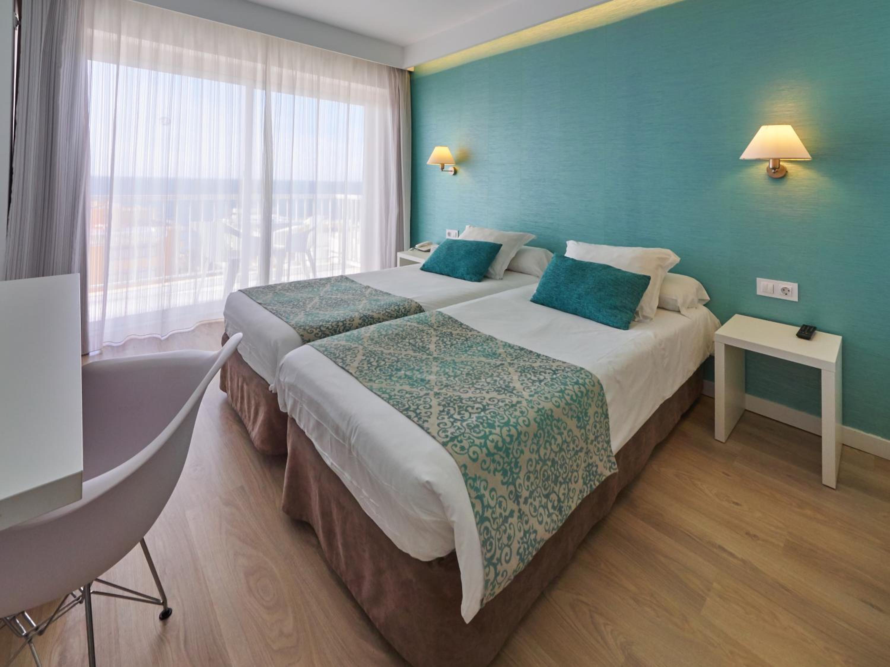 Double or Twin Room with Balcony - Photo 7