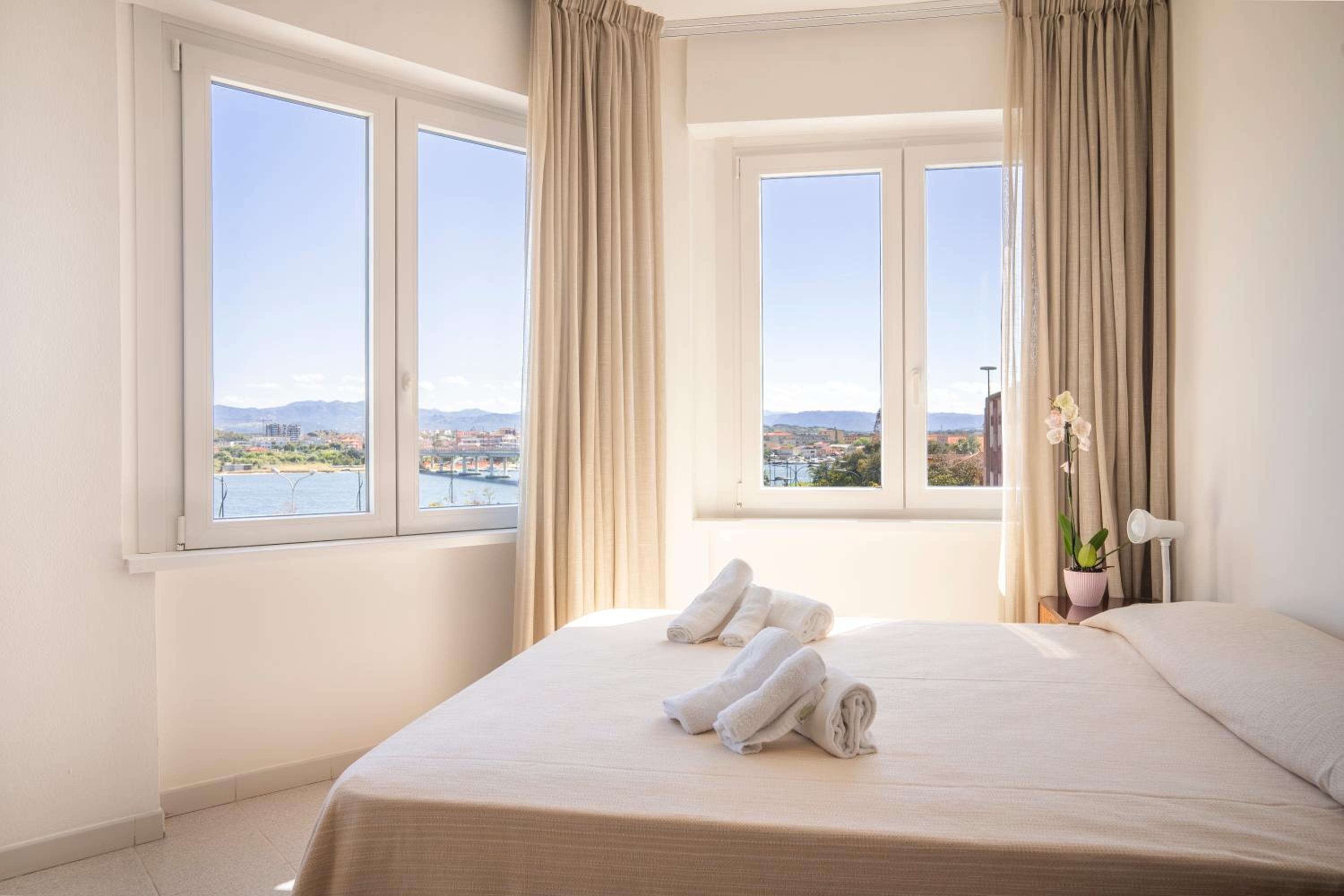 Standard Triple Room with Sea View - Photo 3