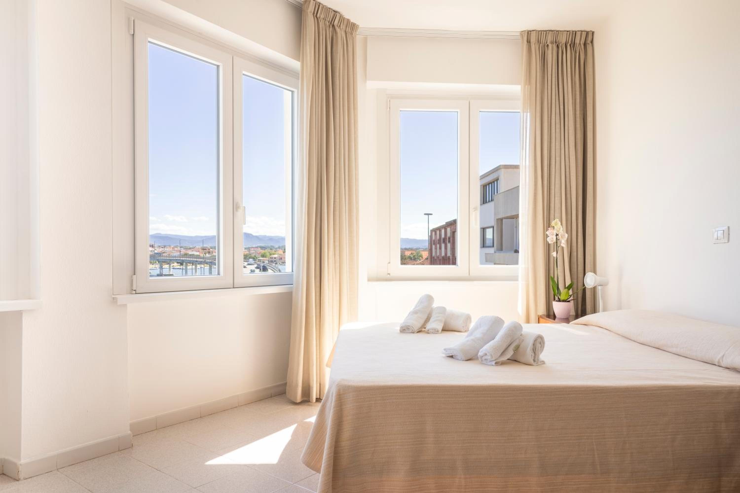 Double or Twin Room with Sea View - Photo 5
