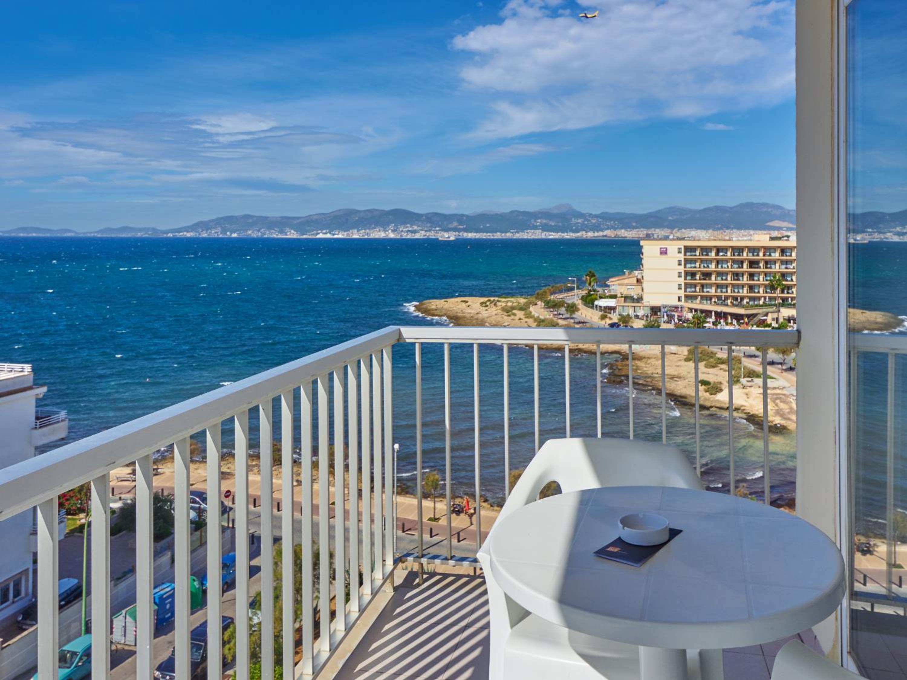 Double or Twin Room with Sea View - Photo 5