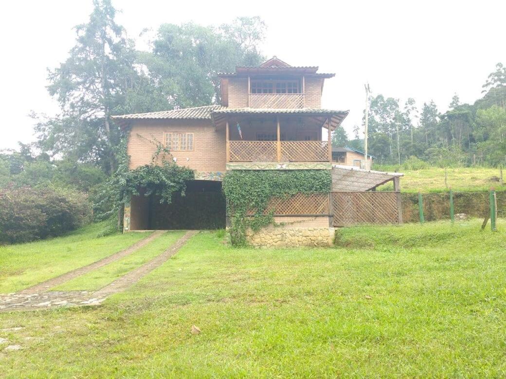 Three-Bedroom House photo 3