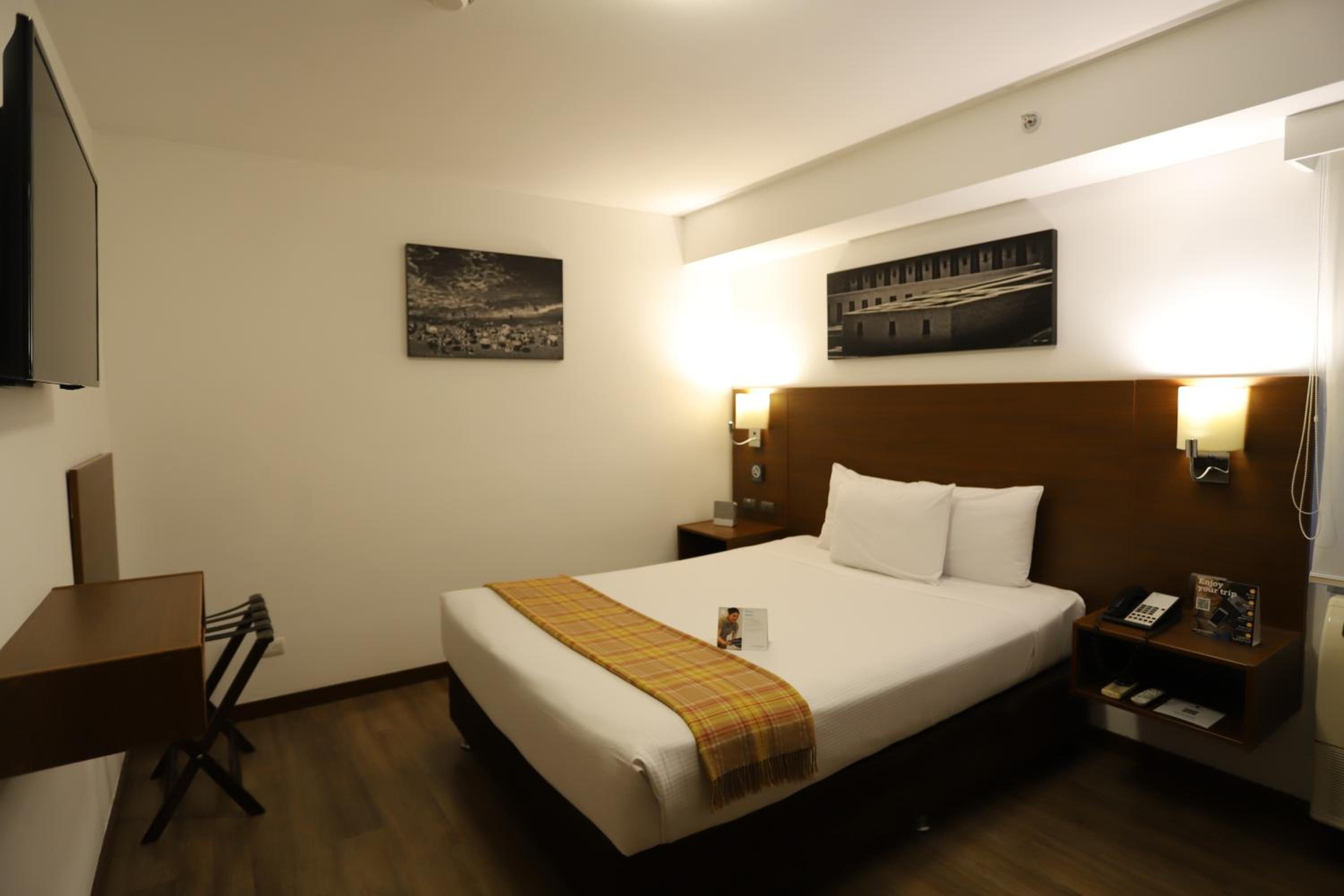 Queen Room - Disability Access photo 3