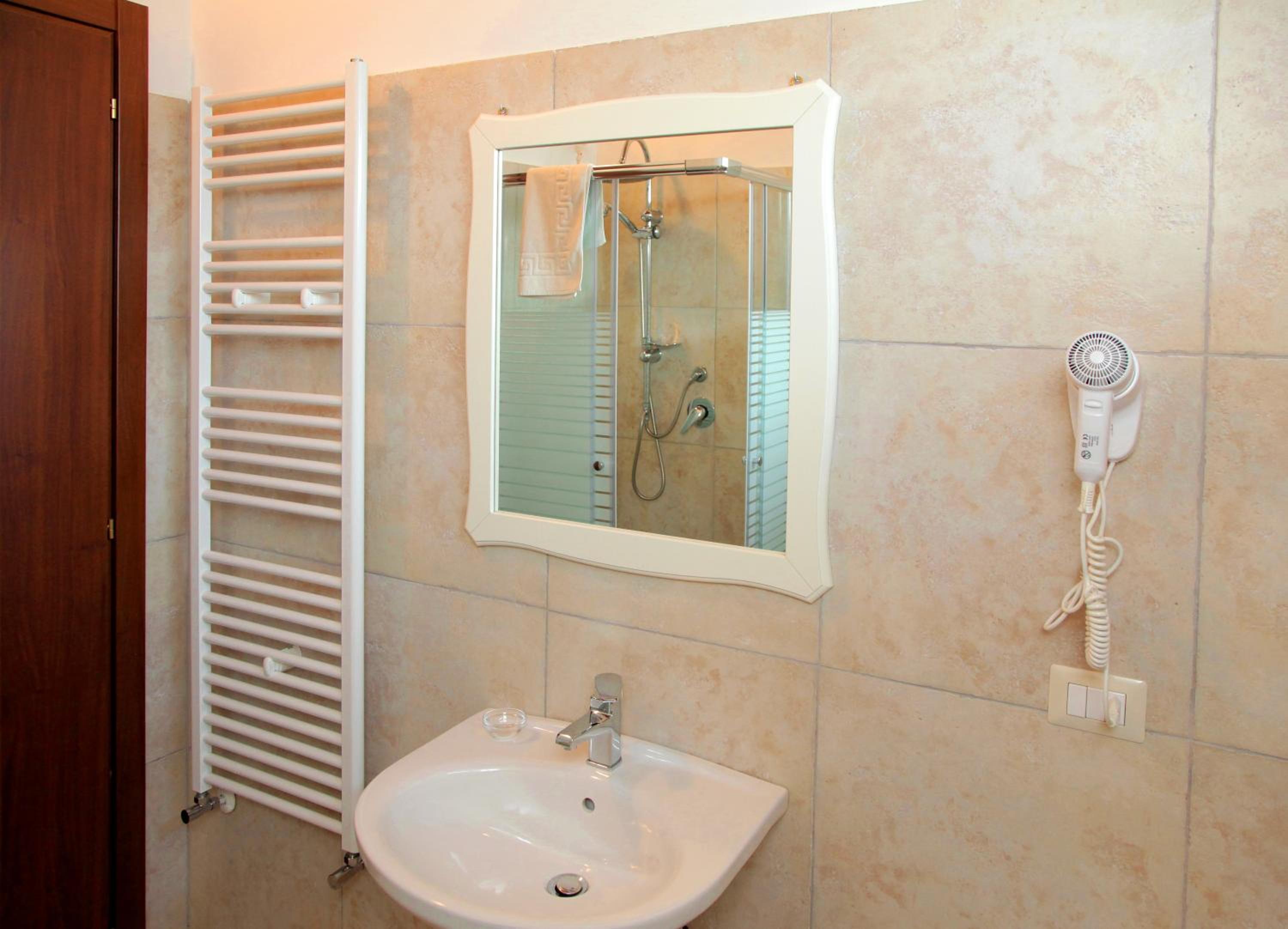 Double Room - Photo 3