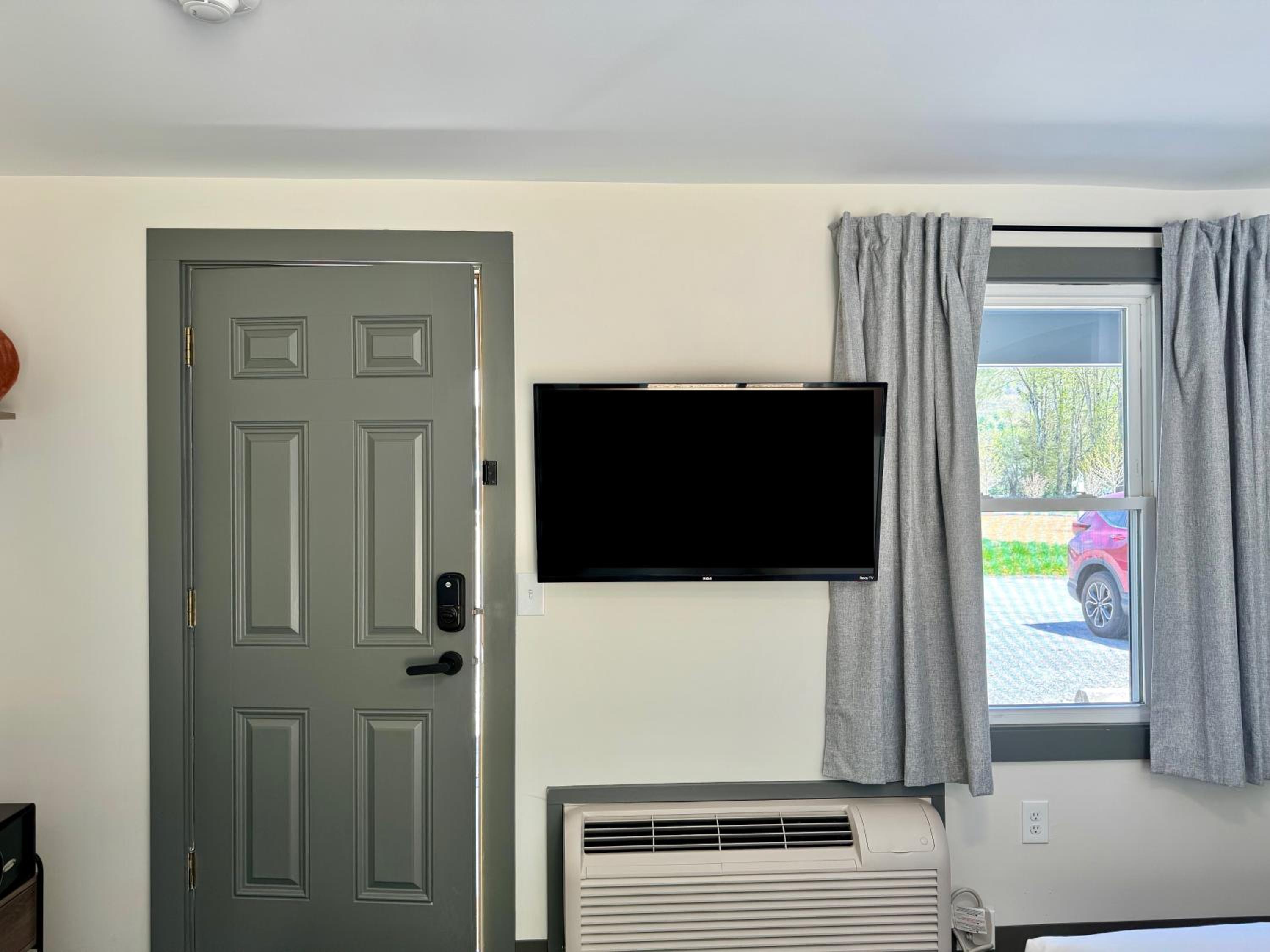 Deluxe King Room - Photo 5