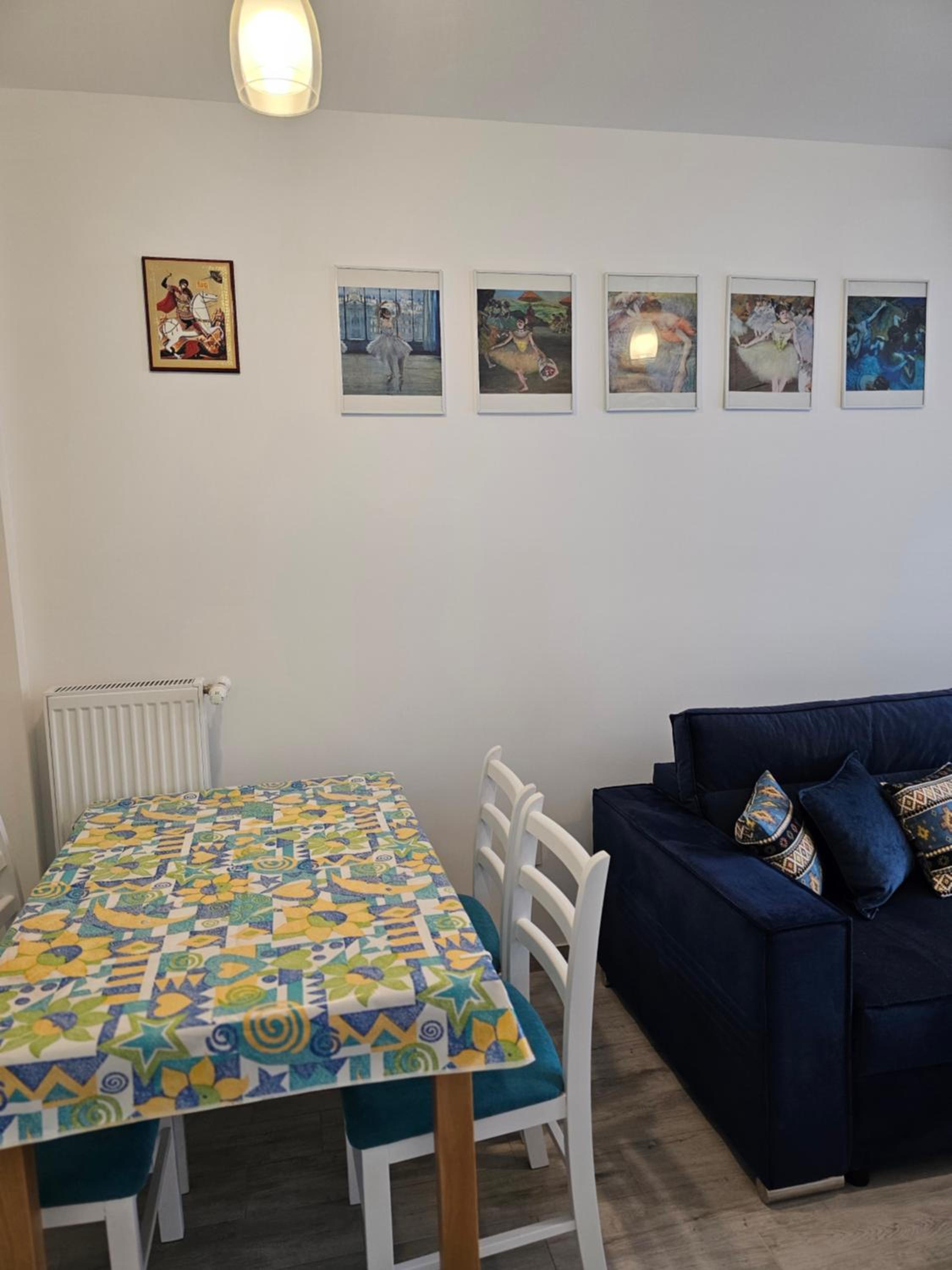One-Bedroom Apartment photo 1
