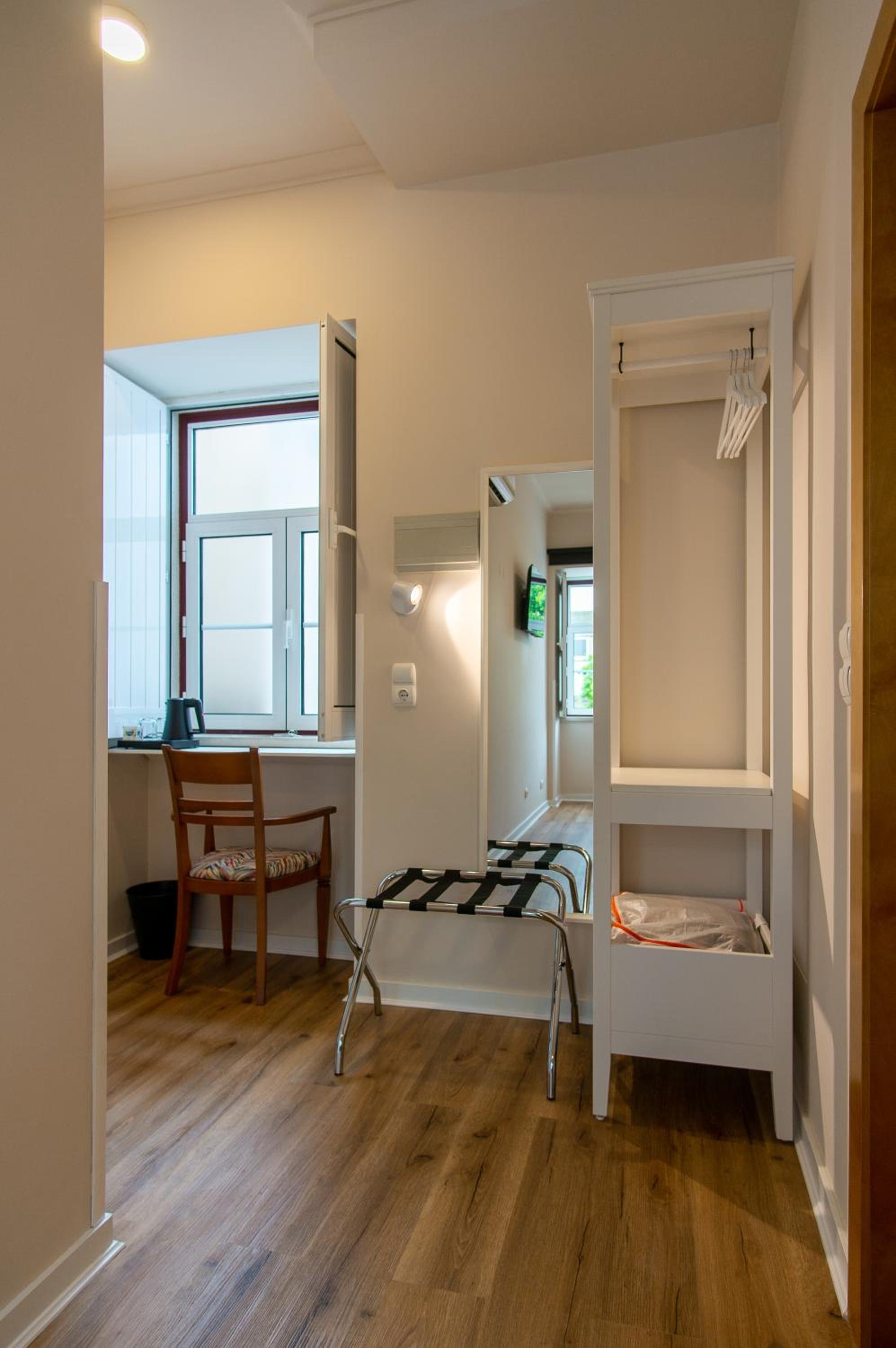 Twin Room - Photo 5