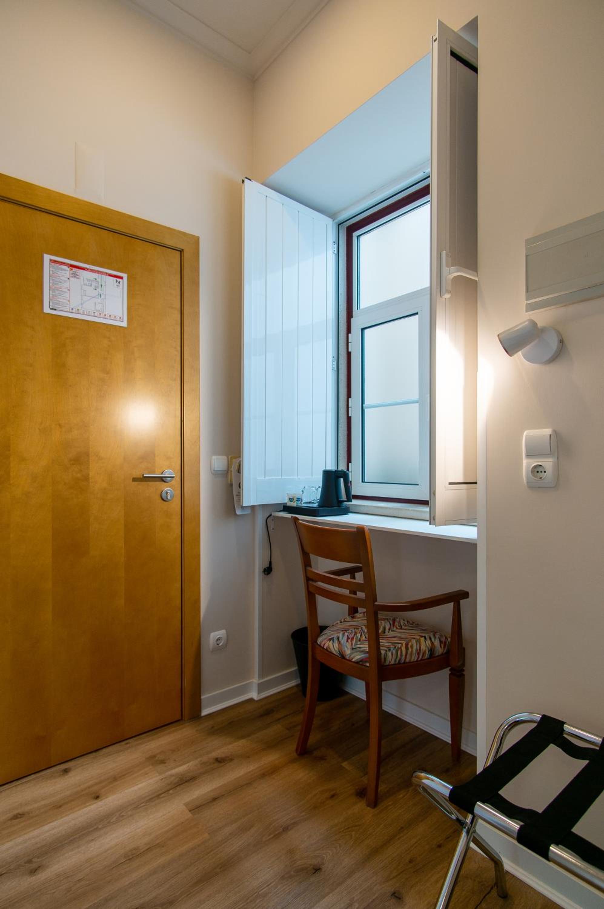 Twin Room - Photo 6
