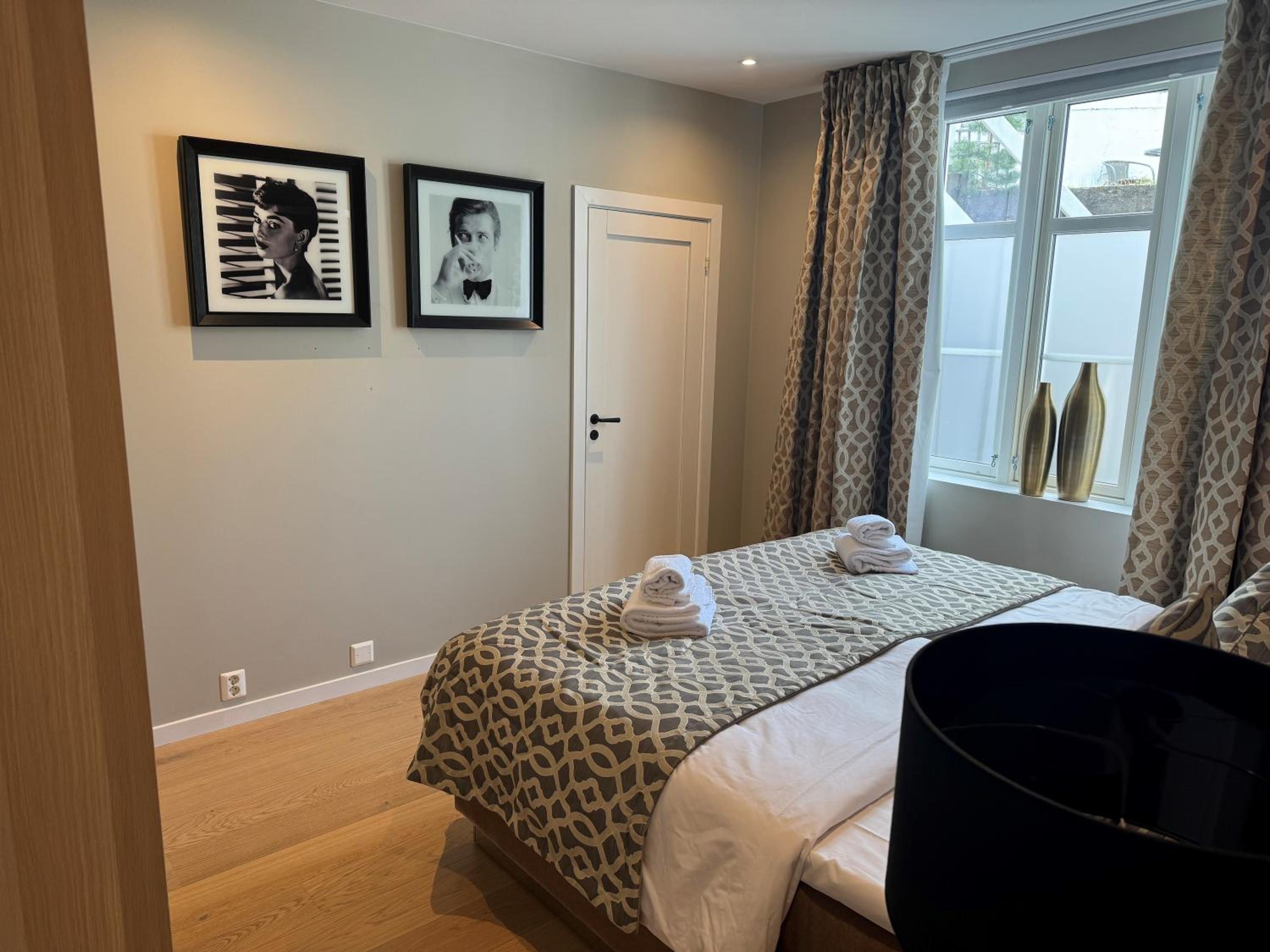 Two-Bedroom Deluxe Apartment - Photo 6
