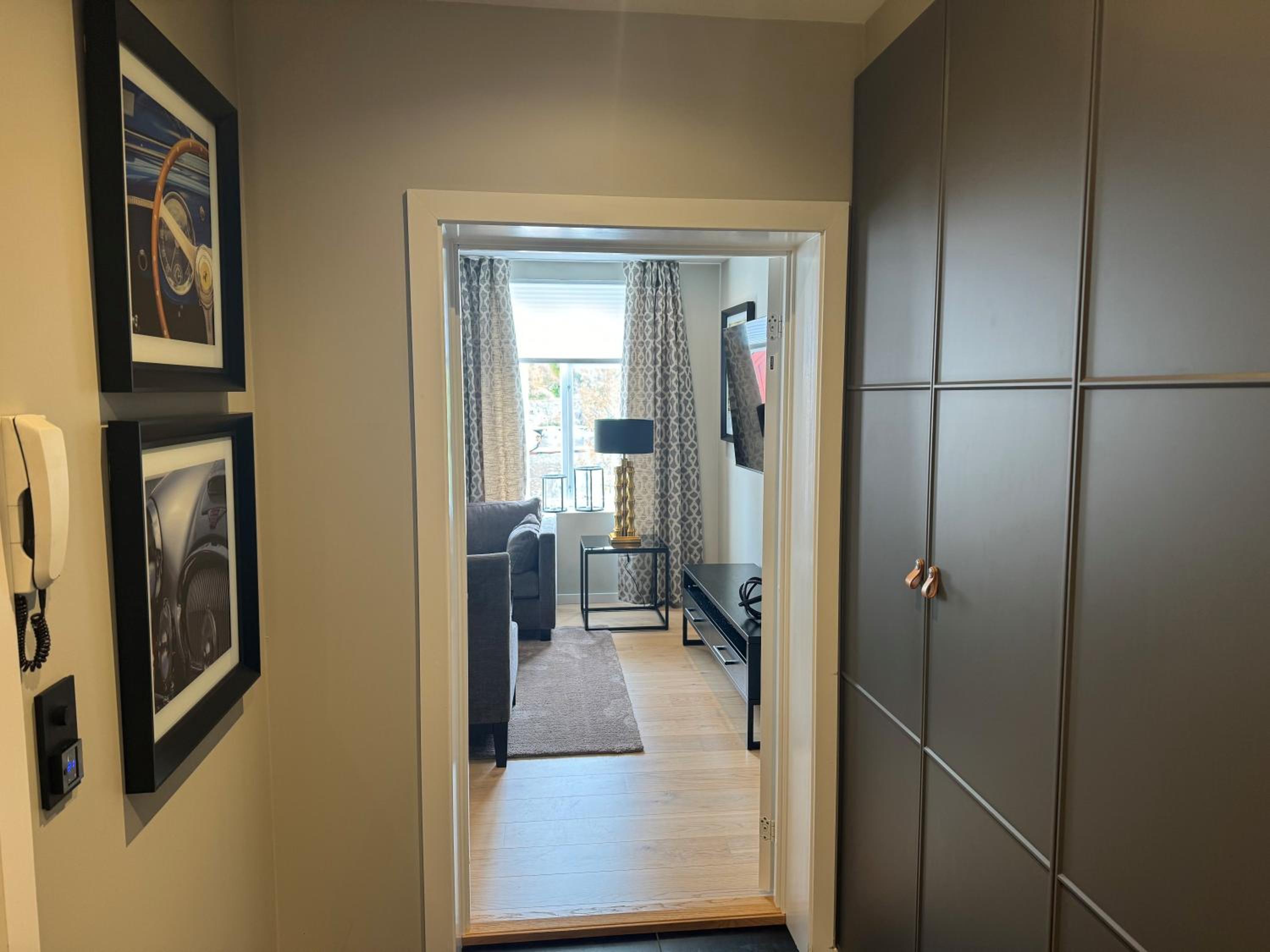 Two-Bedroom Deluxe Apartment - Photo 9