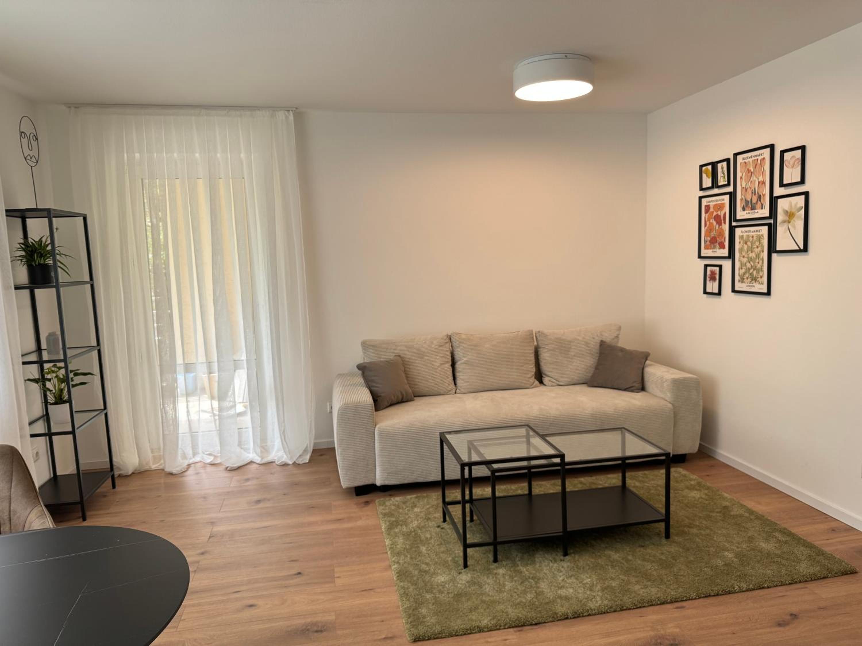 One-Bedroom Apartment photo 1