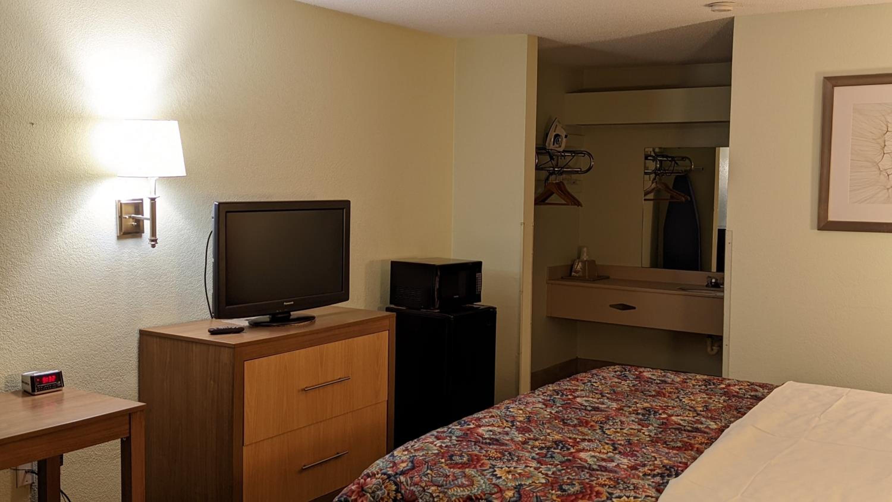 Deluxe King Room photo 1