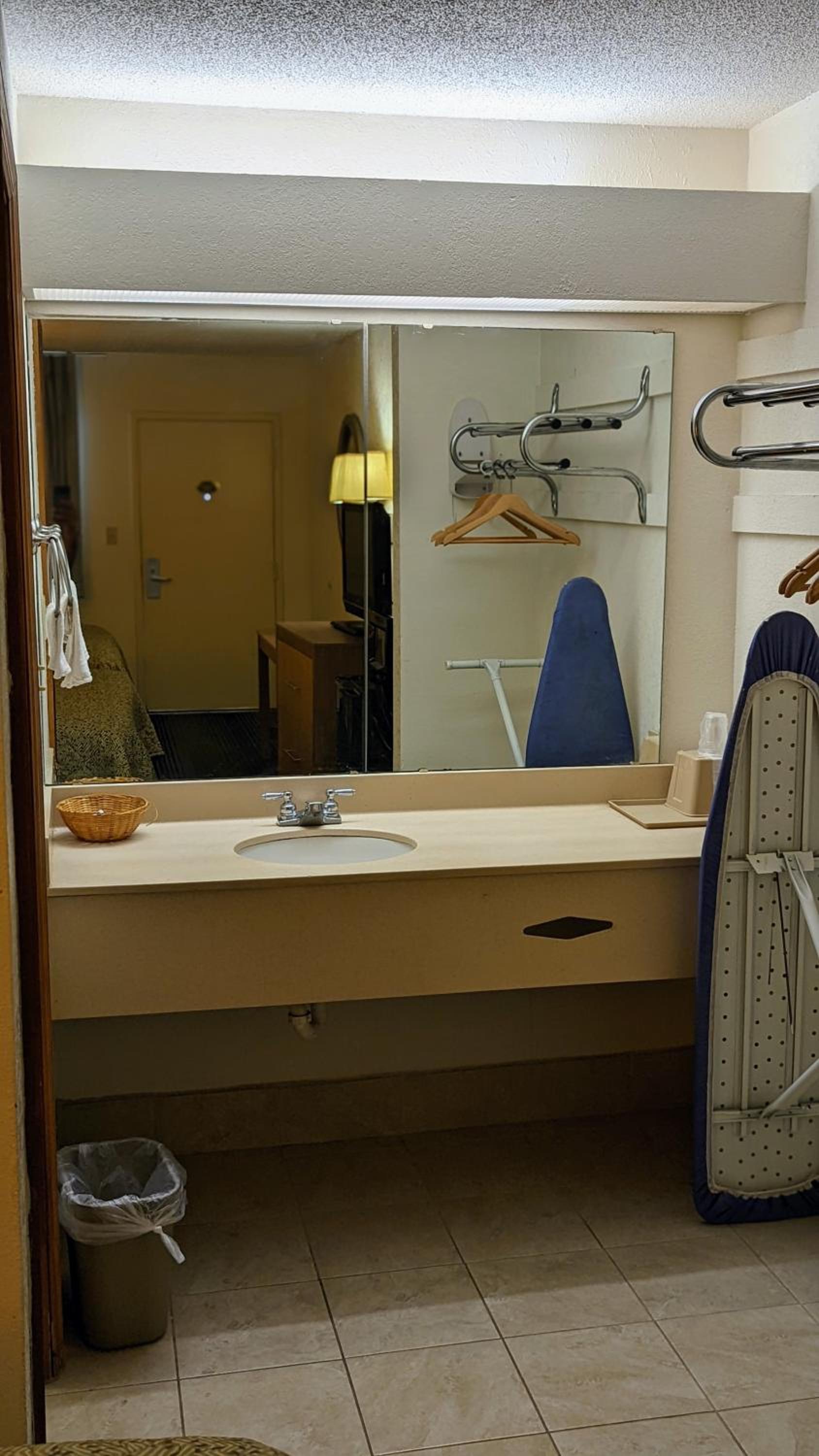 Deluxe King Room photo 3