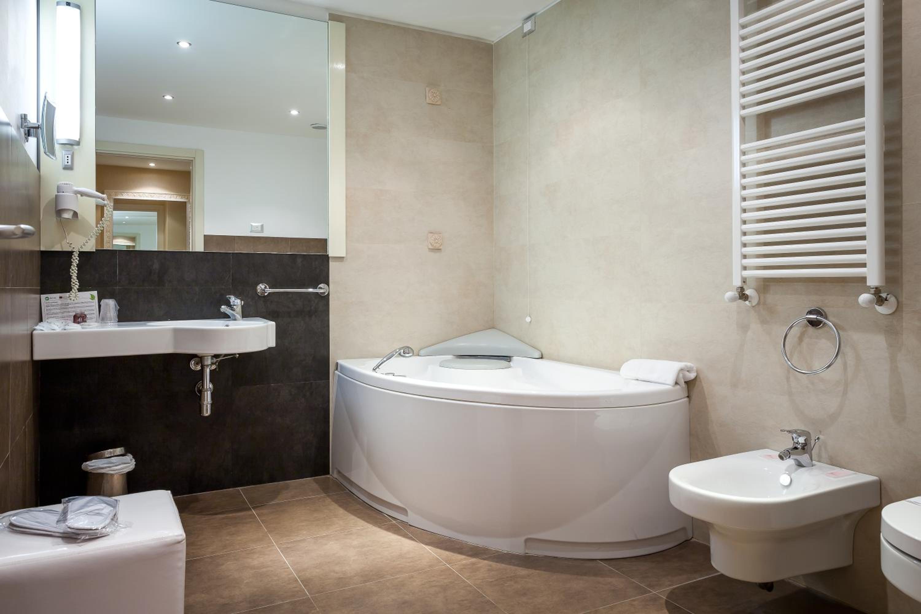 Double Room with jacuzzi photo 2