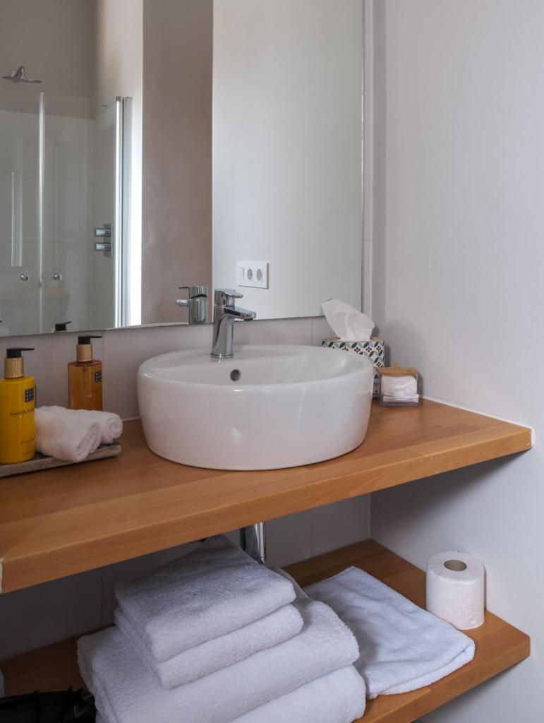 Double or Twin Room with Pool View photo 3