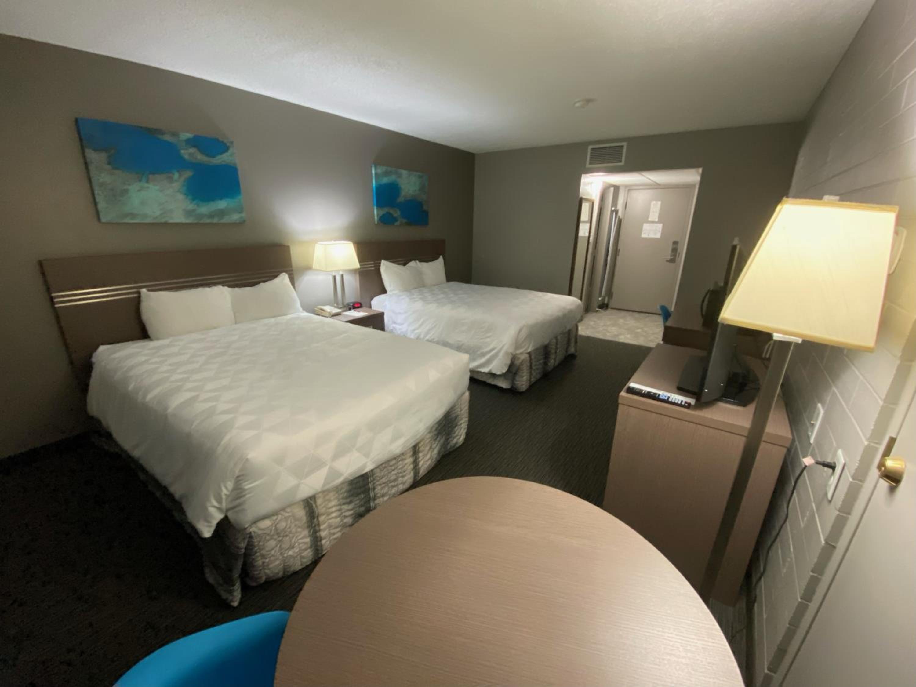 Deluxe Queen Room With Two Queen Beds With Kitchenette - Non Smoking