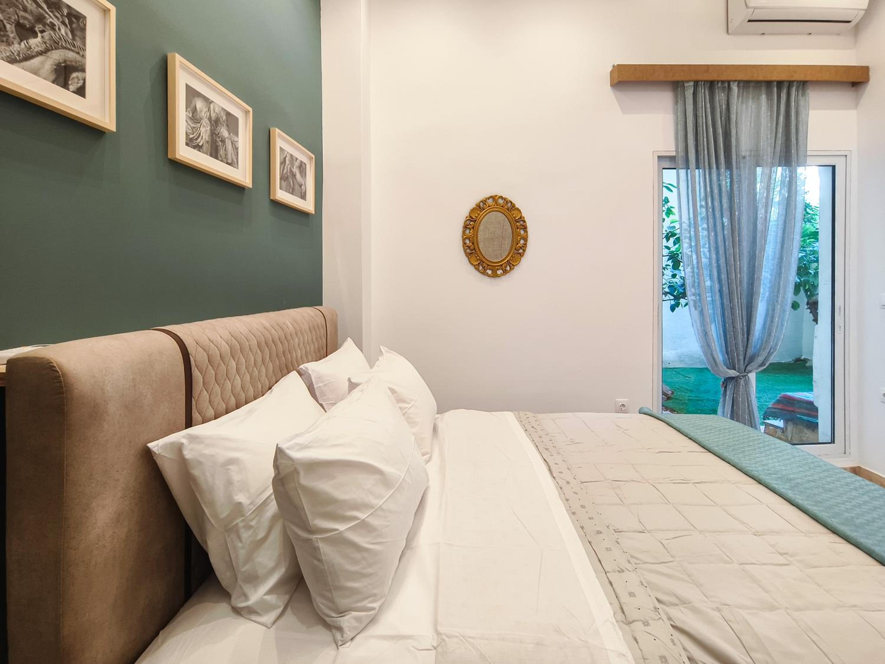 Three-Bedroom Deluxe Apartment