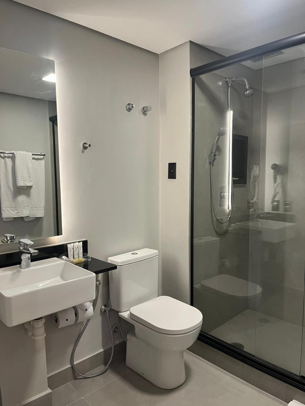 Deluxe Double Room thumbnail 5