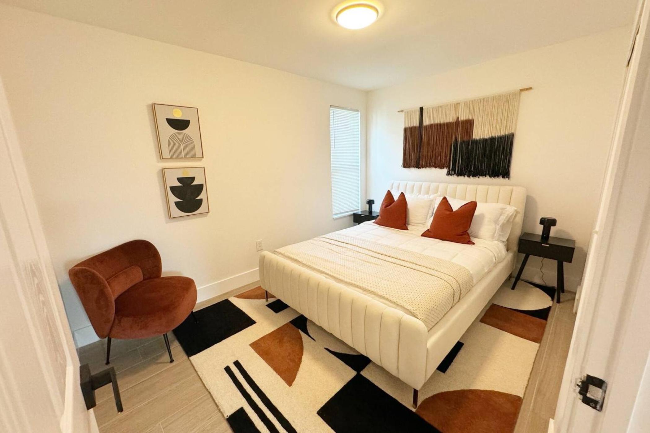 Three-Bedroom Apartment photo 1