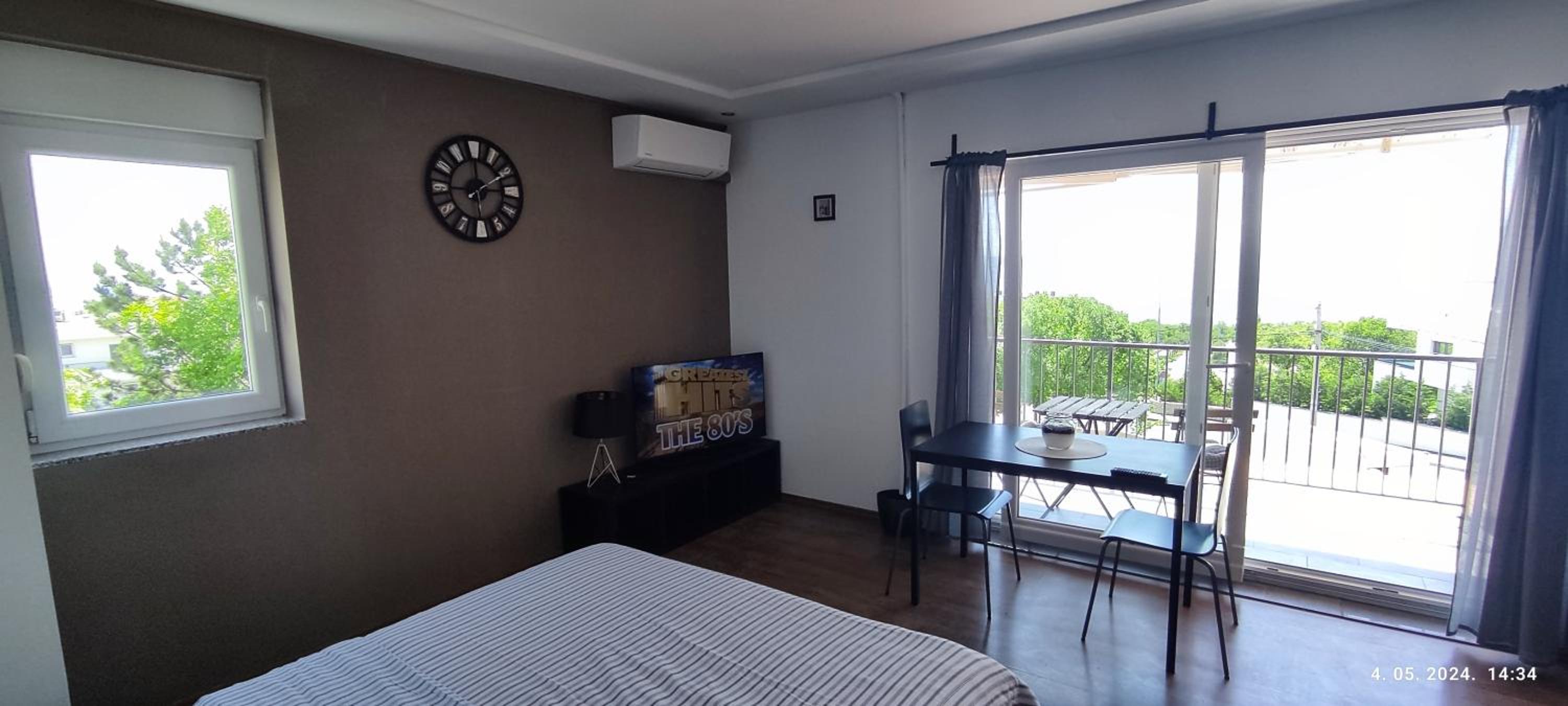 Apartment with Balcony photo 1
