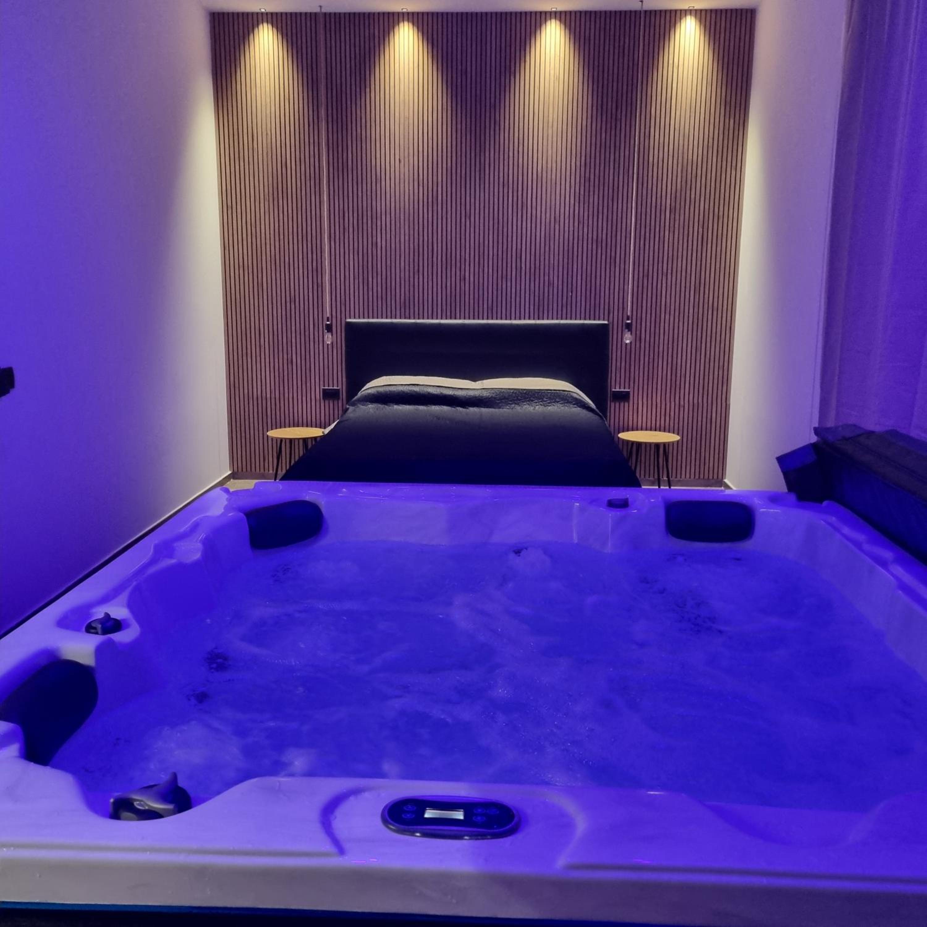 Suite with Spa Bath photo 1