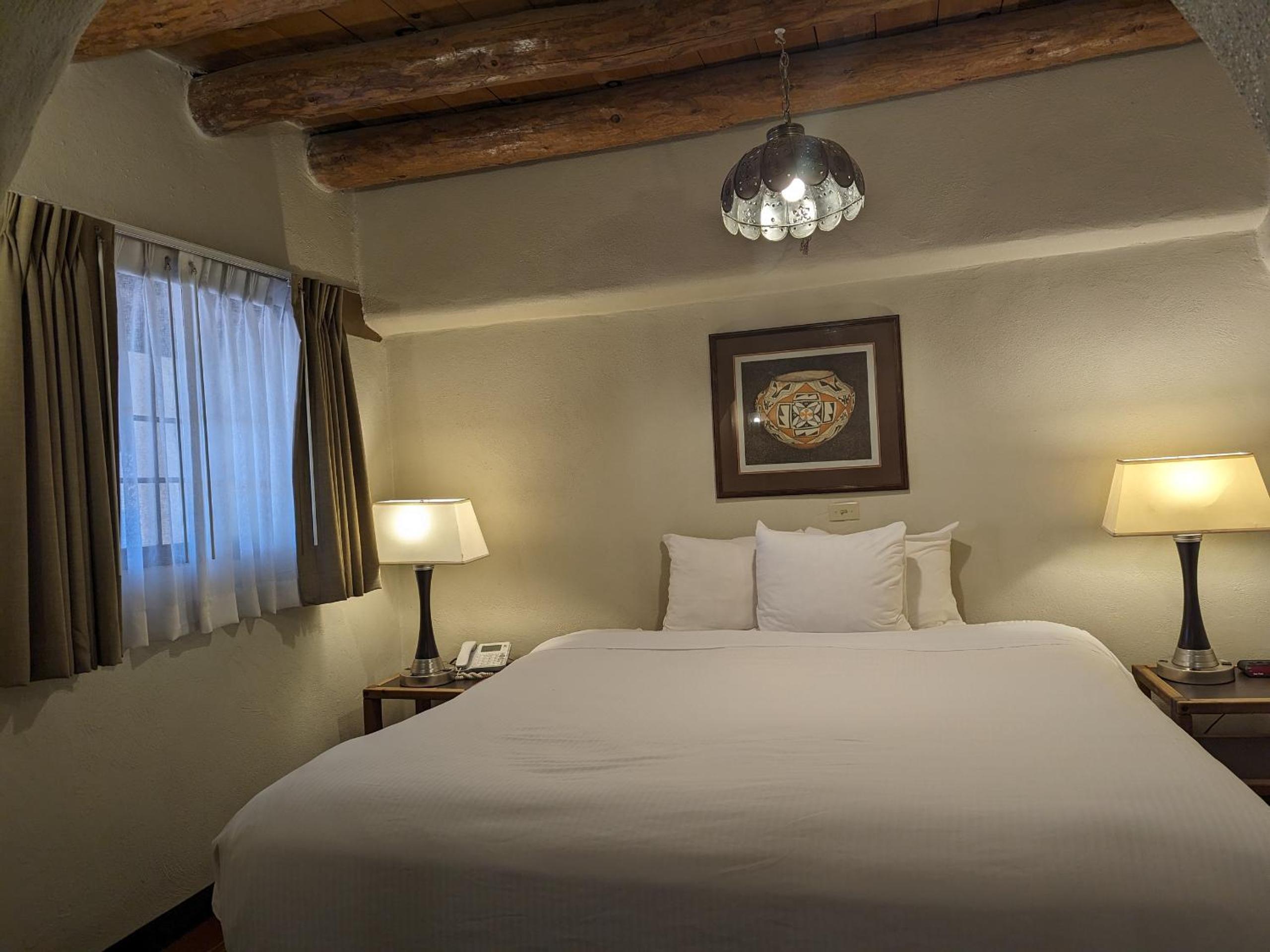 Queen Room with Two Queen Beds - Photo 12