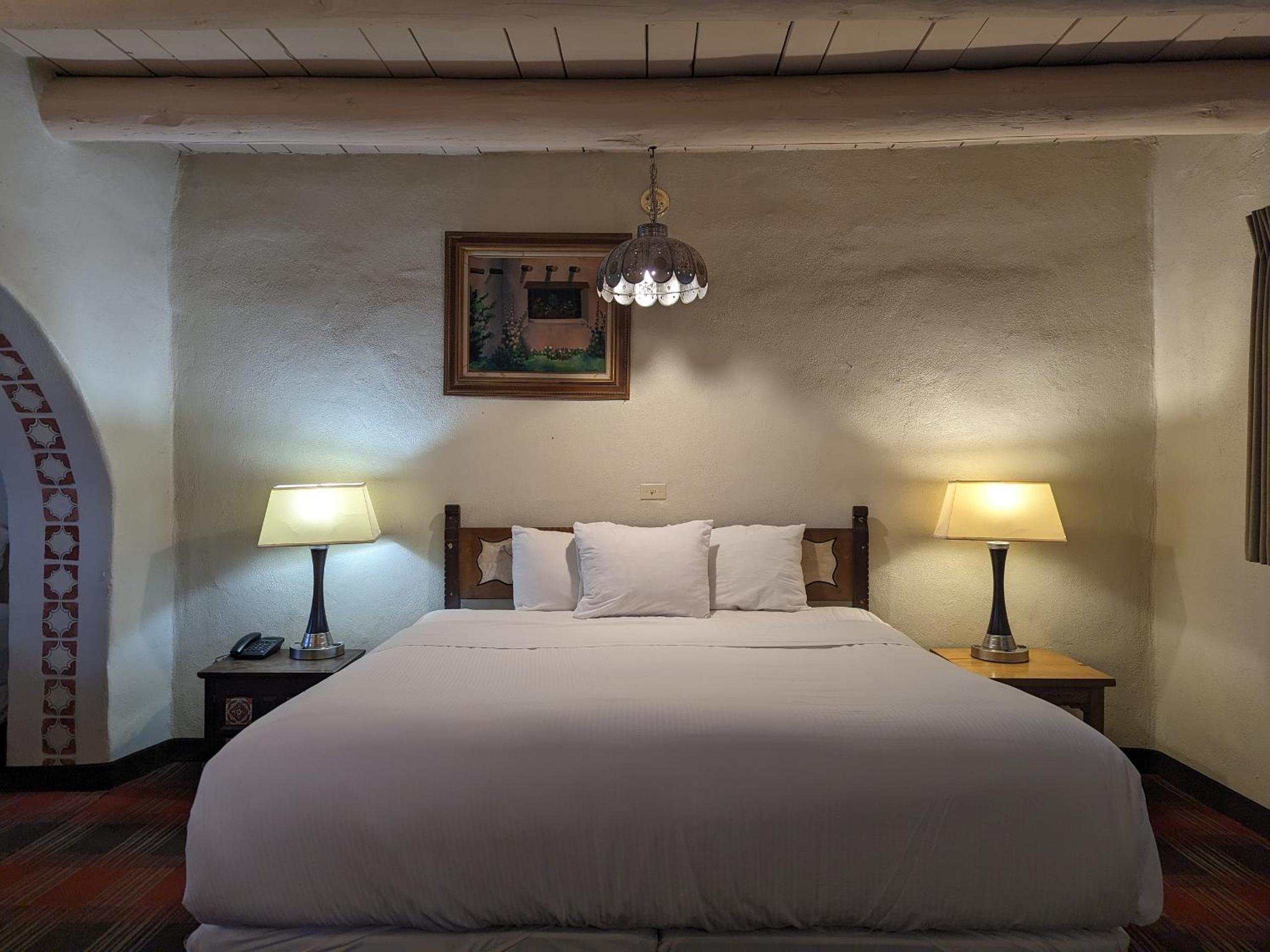 Queen Room with Two Queen Beds - Photo 10