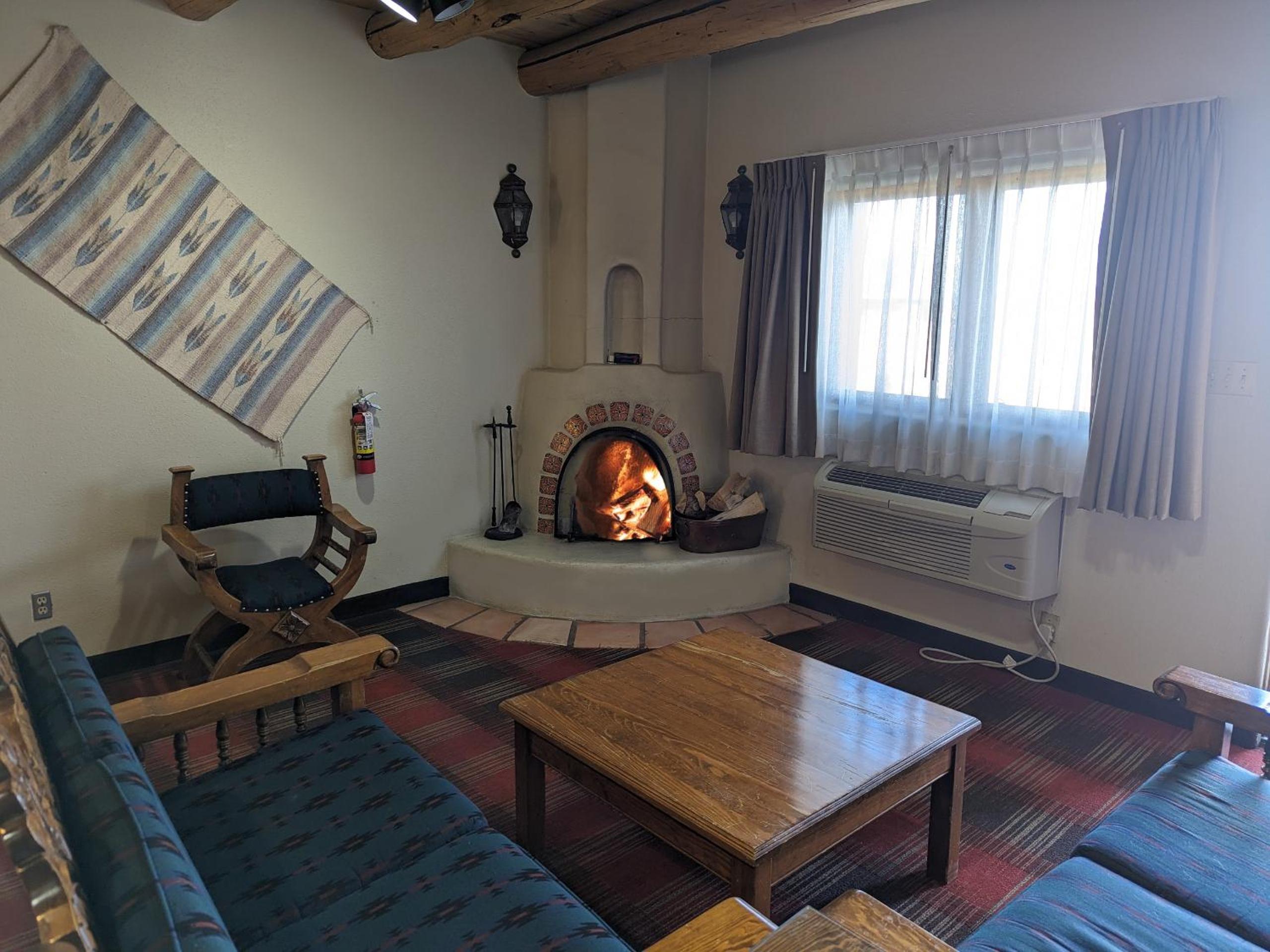 Deluxe Fireplace Room photo 2