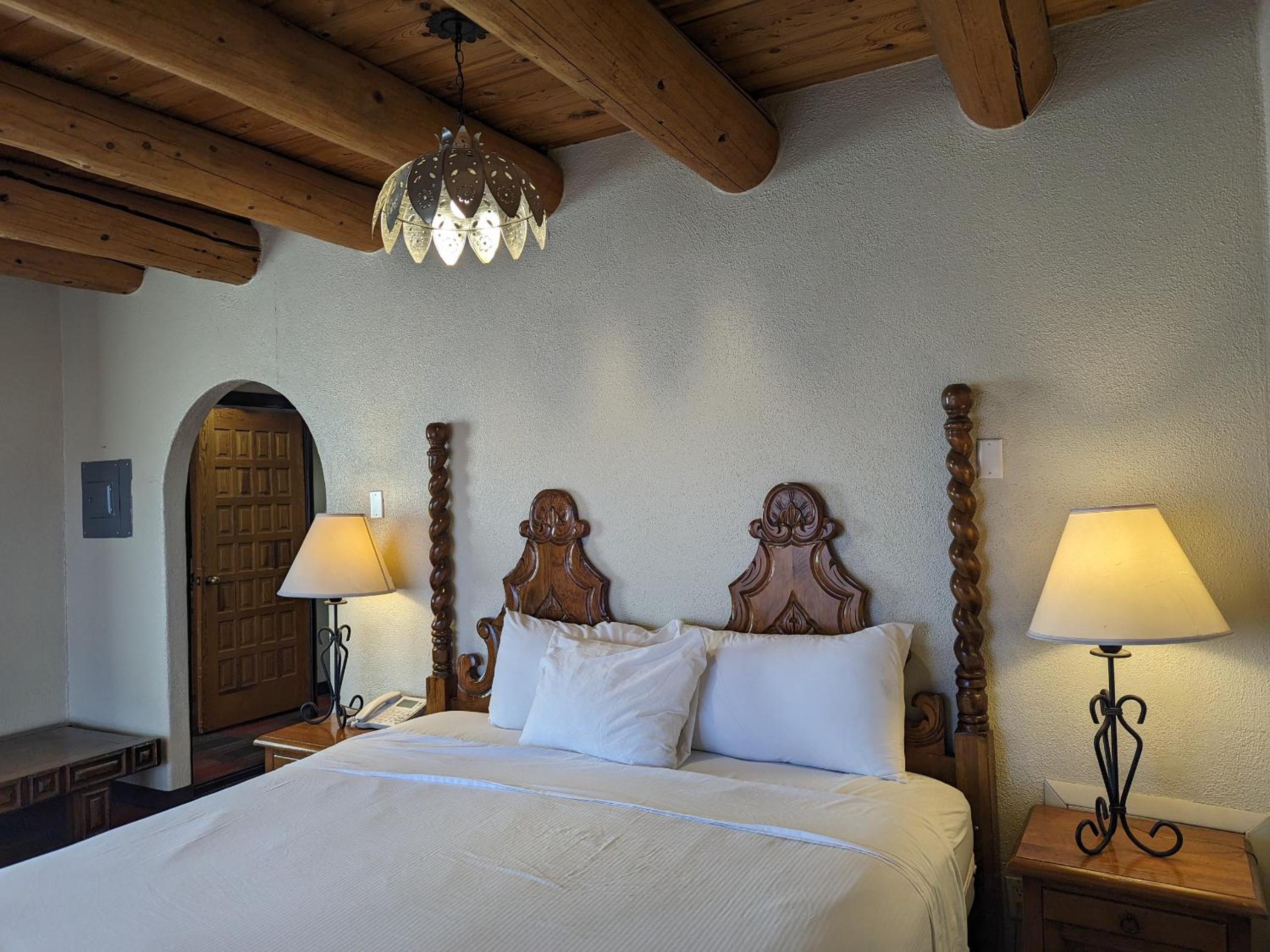 Deluxe Suite - Photo 7