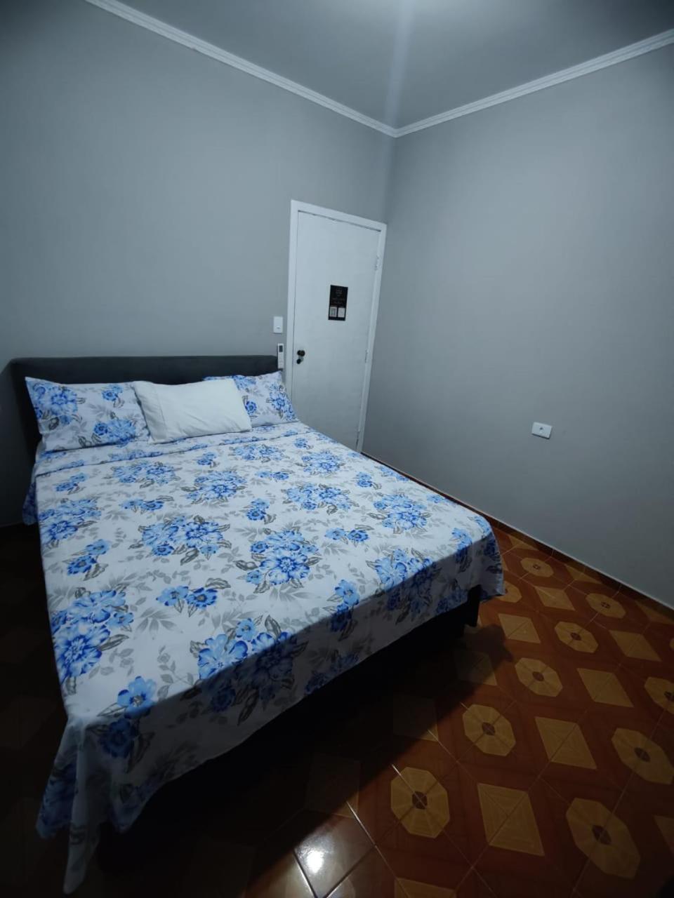Queen Room photo 1