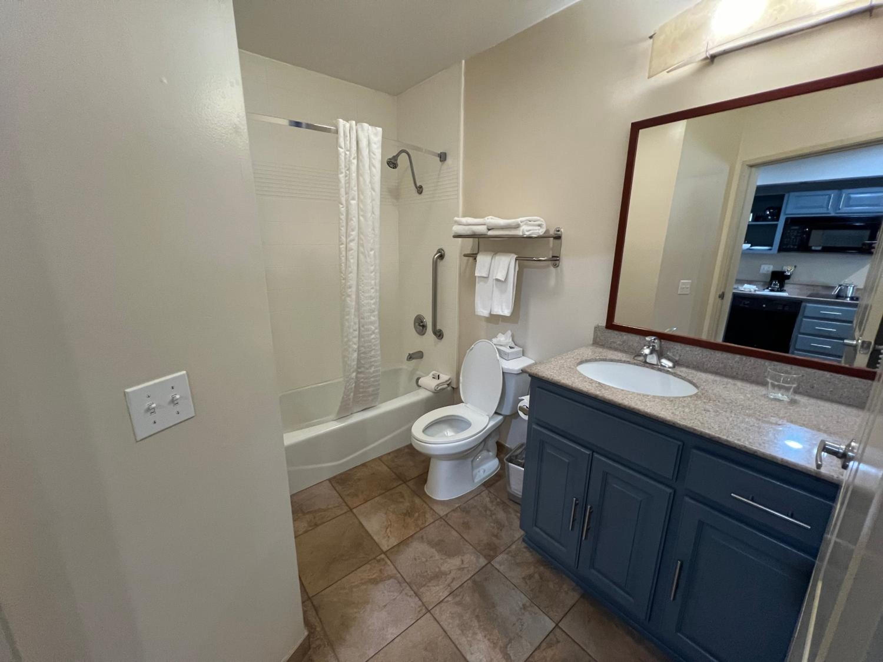 Studio Queen Suite - Photo 5