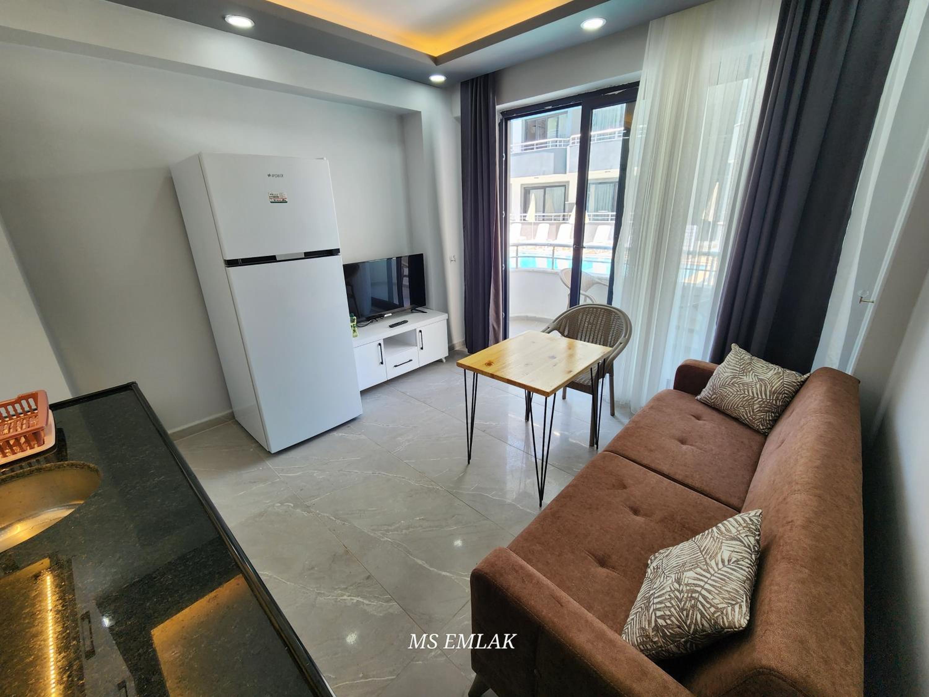 One-Bedroom Apartment photo 1