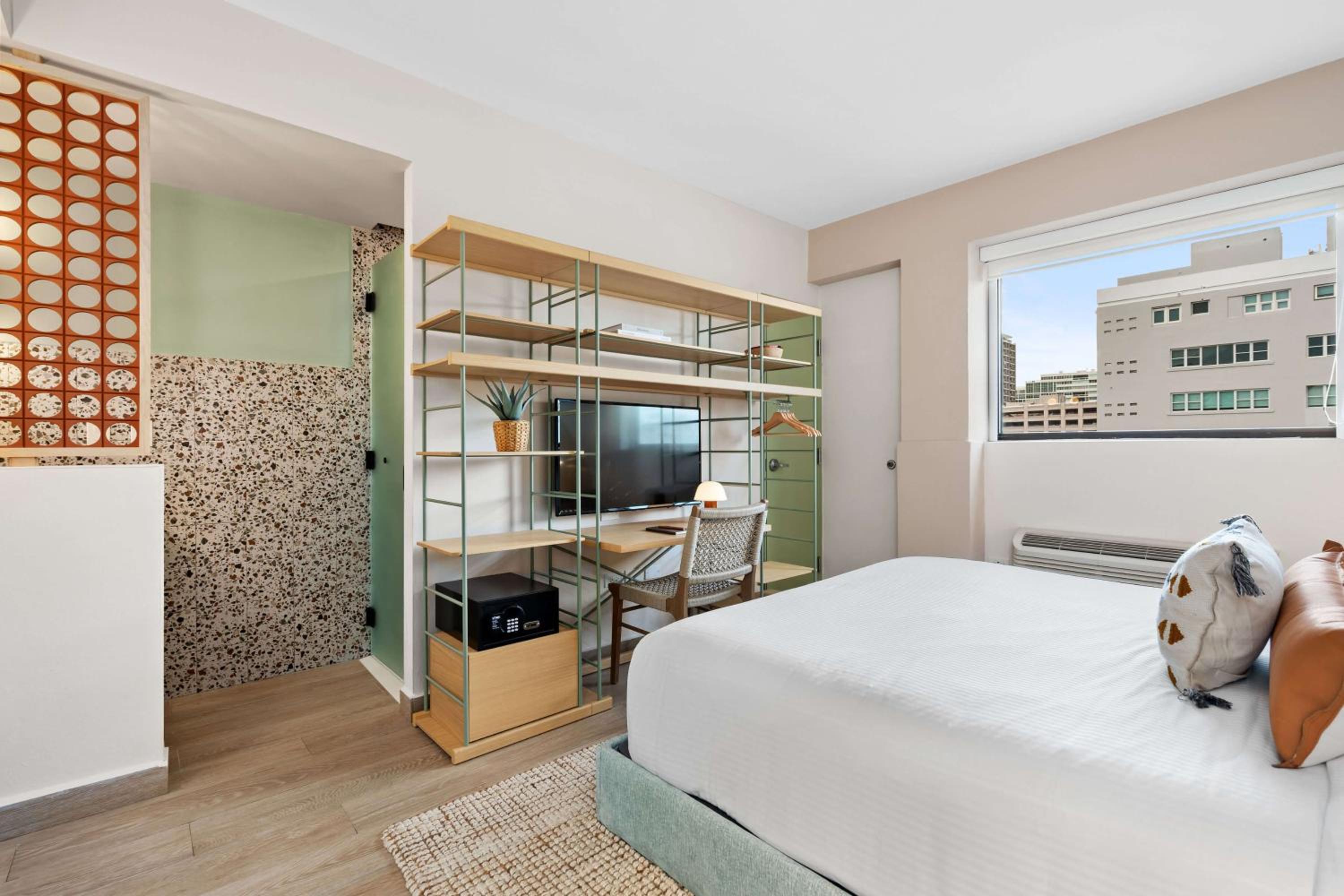 2 Bedroom Apartment West With Balcony
