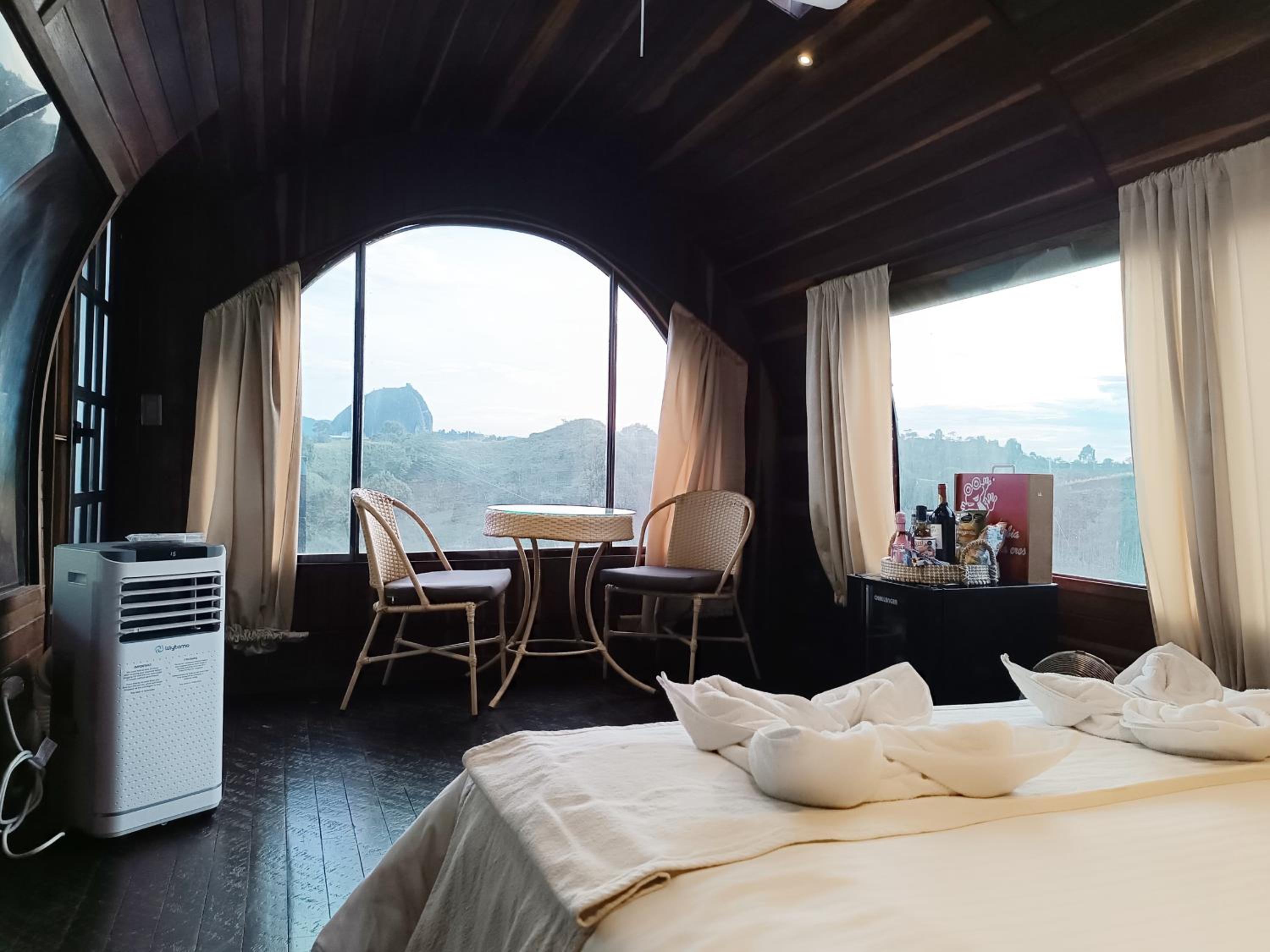 Suite with Hot Tub photo 1