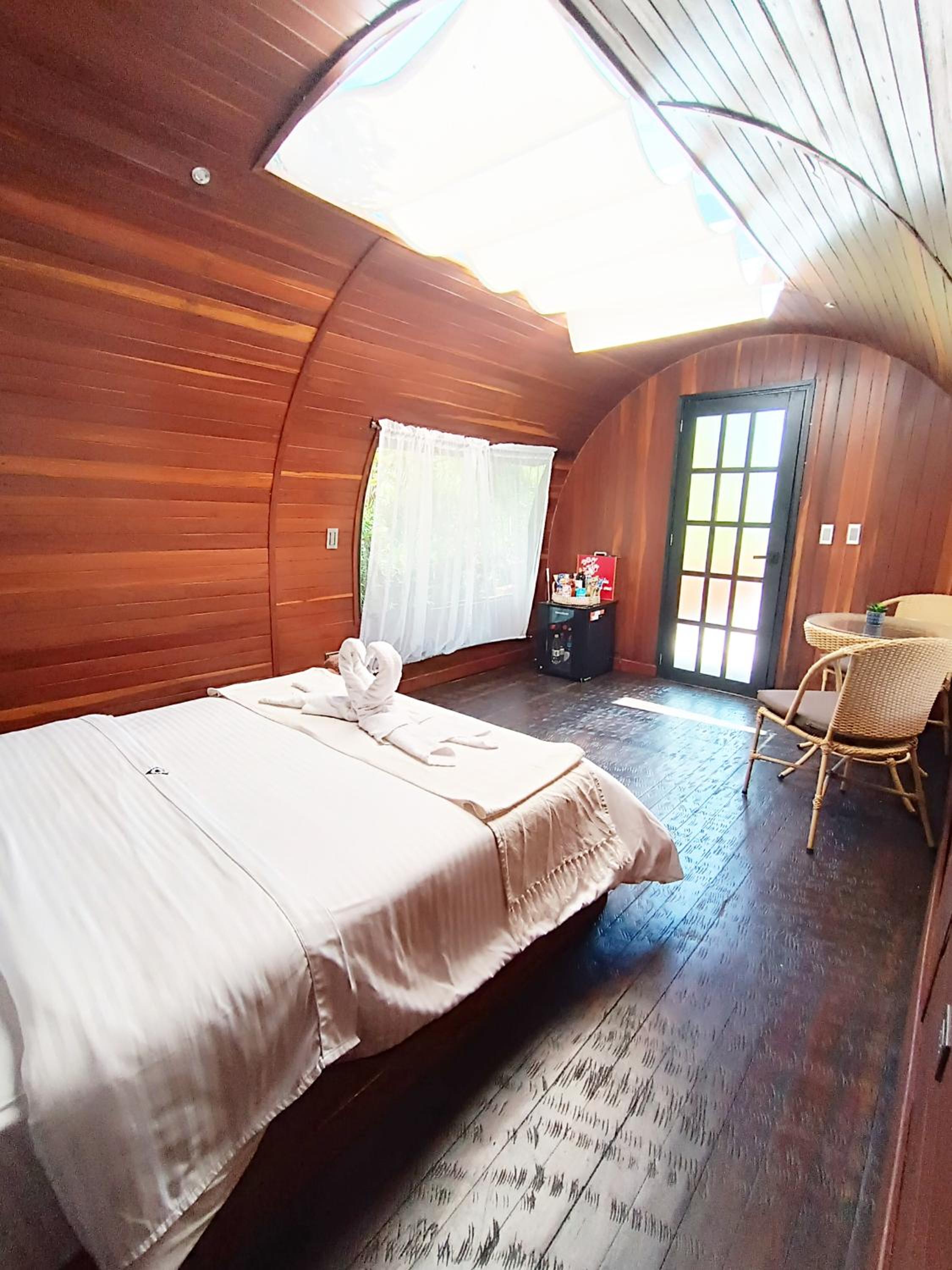 Suite with Hot Tub photo 1