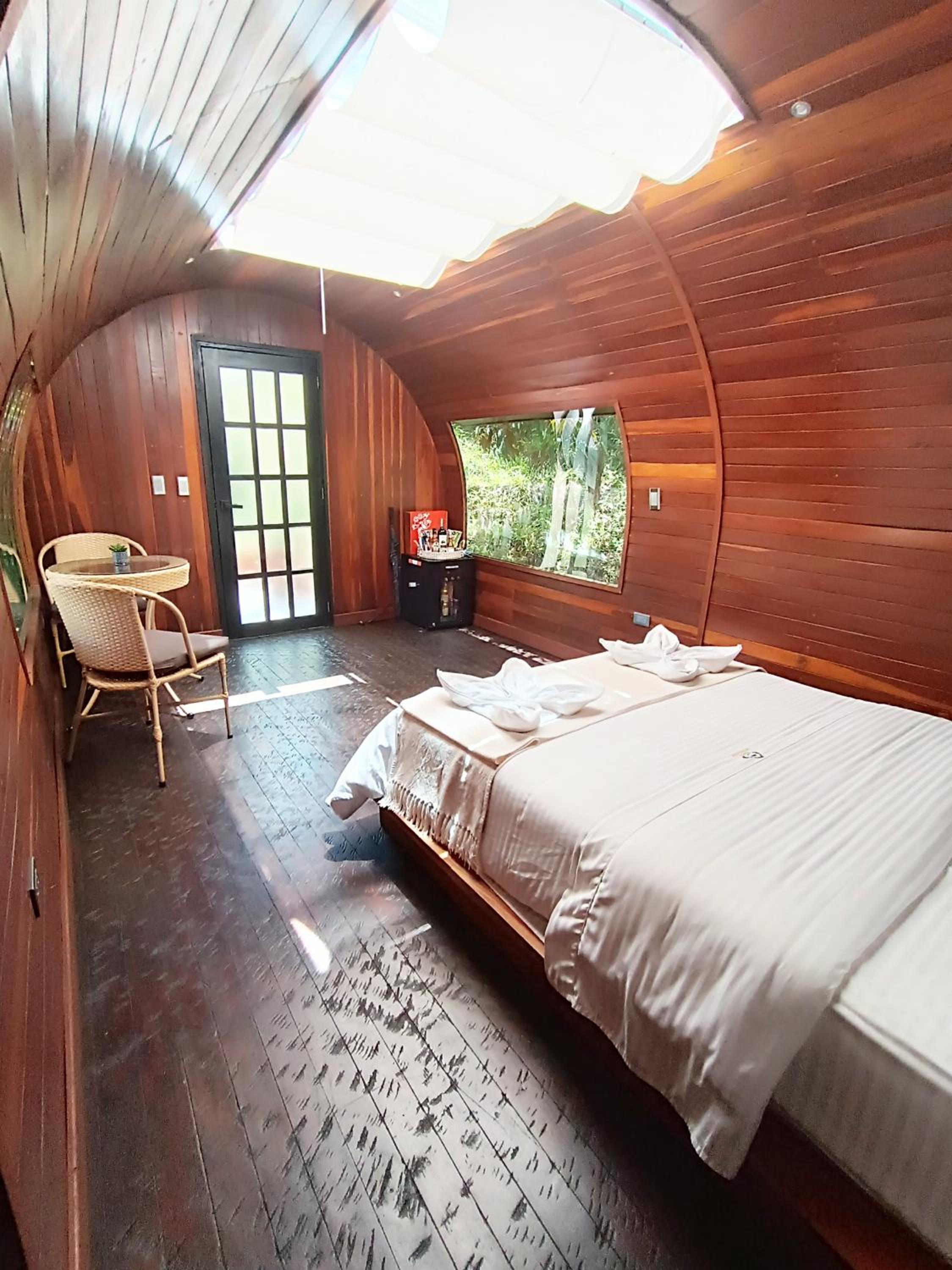 Suite with Hot Tub photo 1
