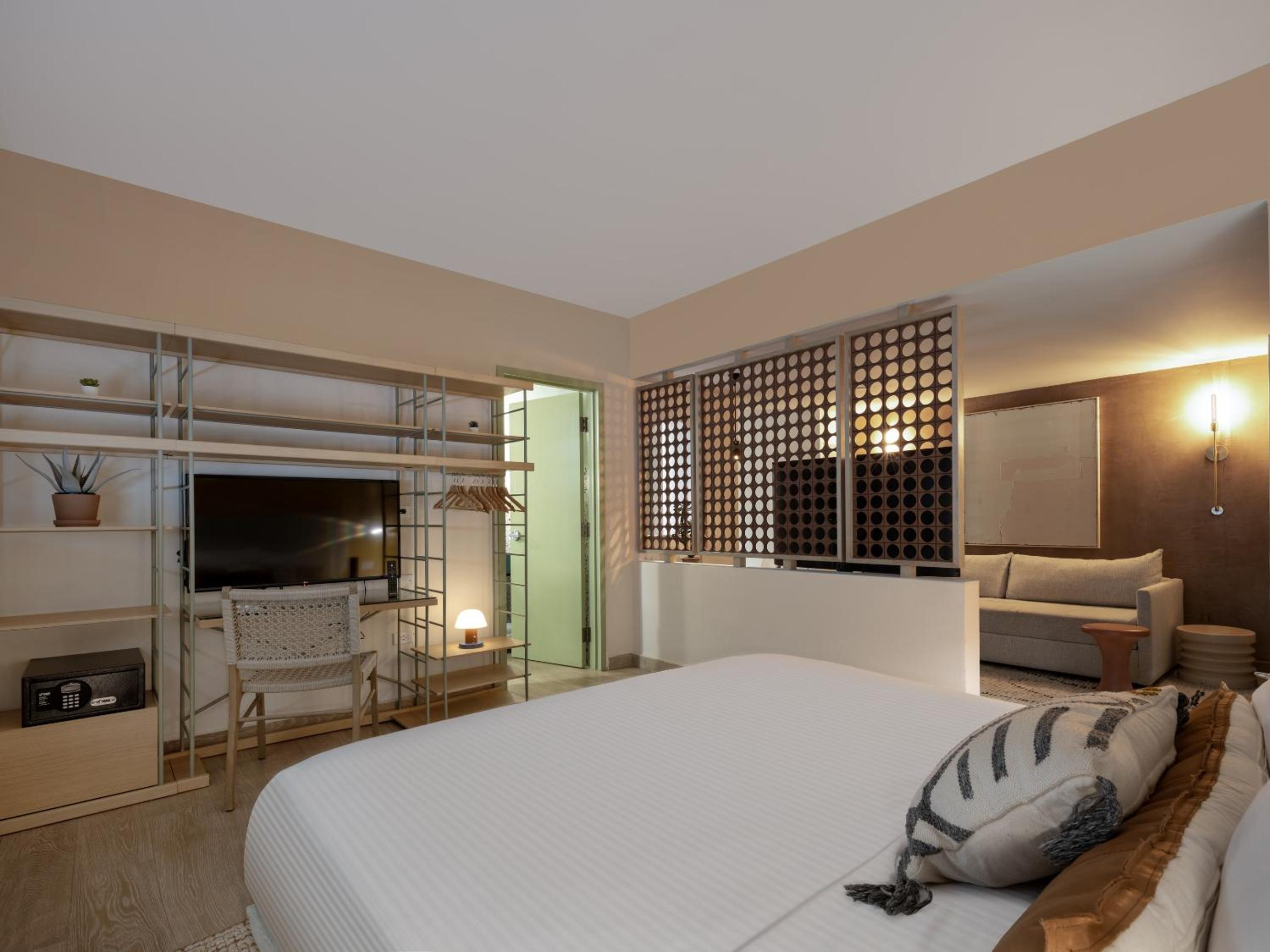 Studio Suite - Photo 9