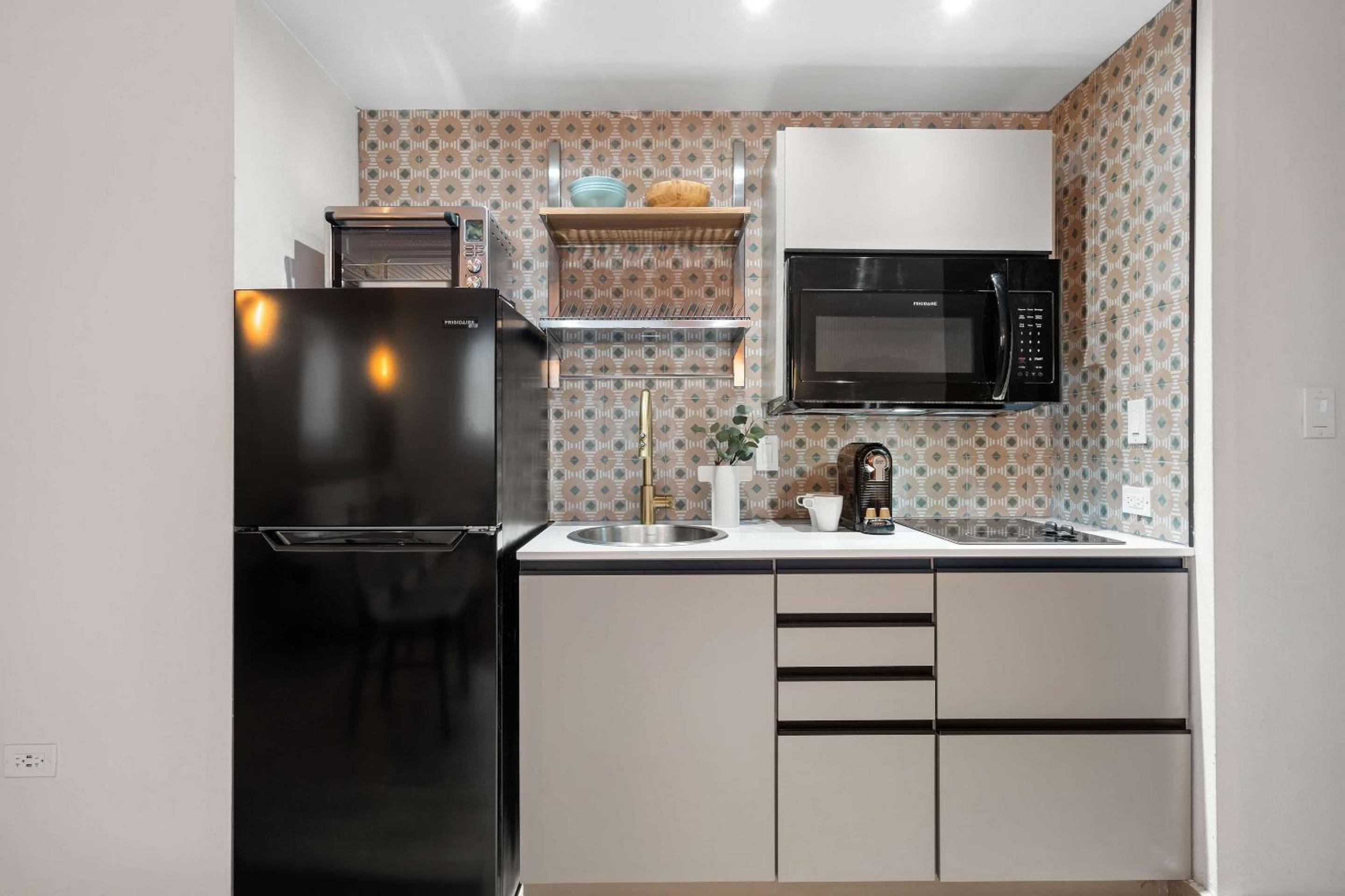 1 Bedroom Apartment - Photo 3