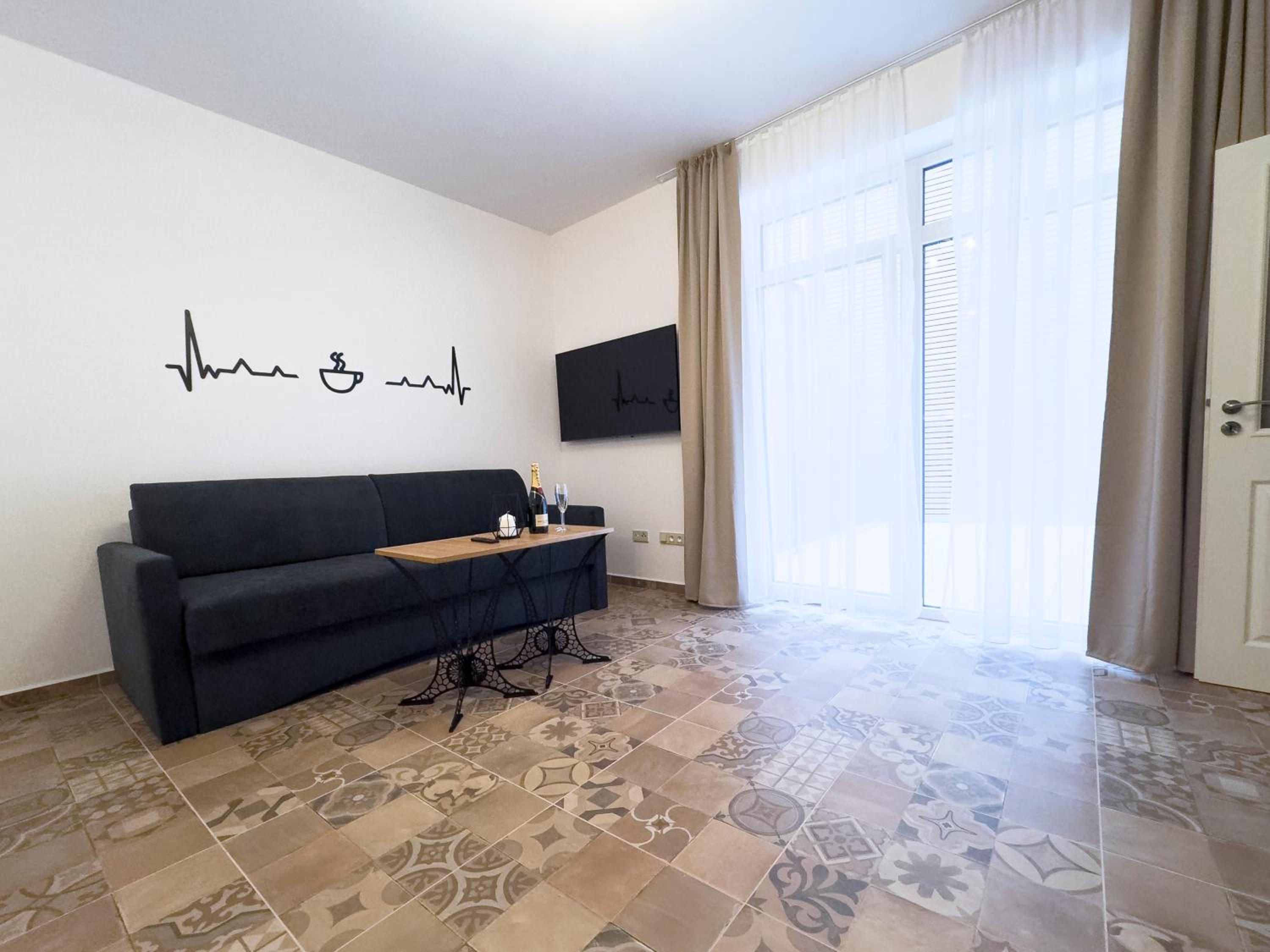 One-Bedroom Apartment photo 2
