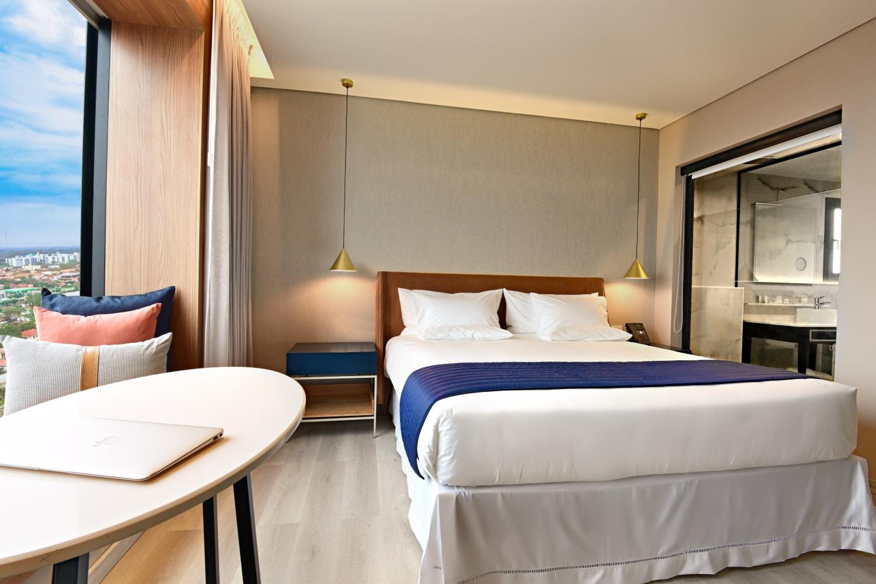 Executive Room - Photo 8