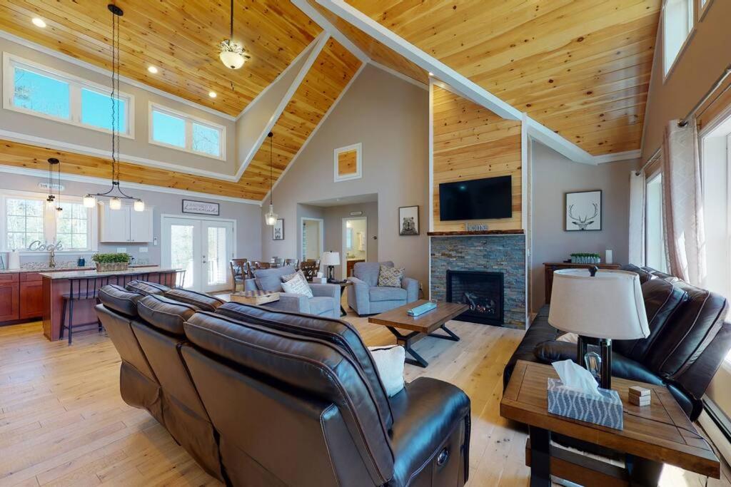 Three-Bedroom House photo 1